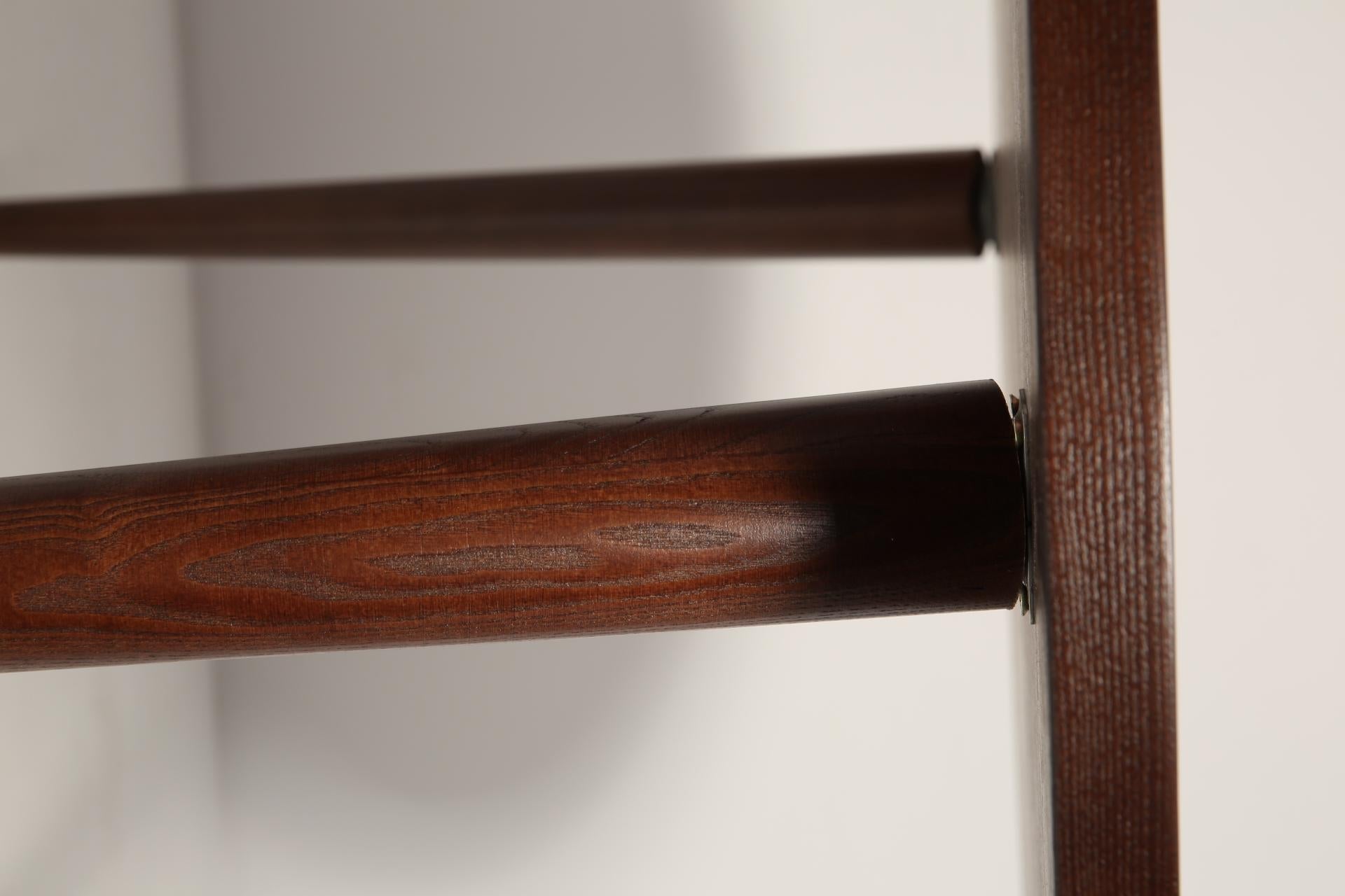 https://a.1stdibscdn.com/vintola-studio-dining-table-walnut-wood-europe-for-sale-picture-4/f_34023/f_361719621694784179687/IQ3A2005_master.JPG