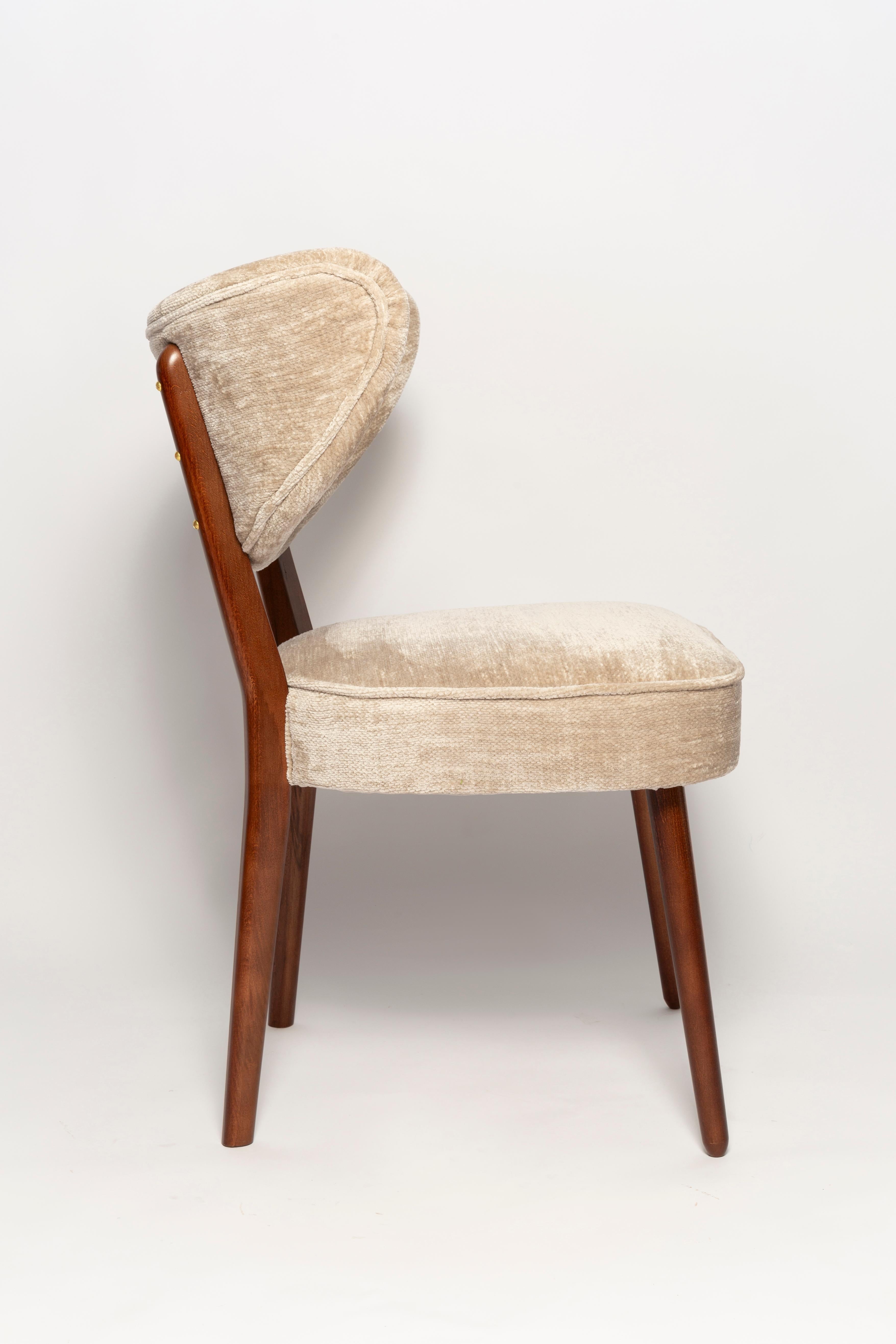 https://a.1stdibscdn.com/vintola-studio-six-dining-chairs-casamance-demoiselle-fabric-europe-poland-for-sale-picture-5/f_34023/f_470659121760601092235/IQ3A2052_master.jpg