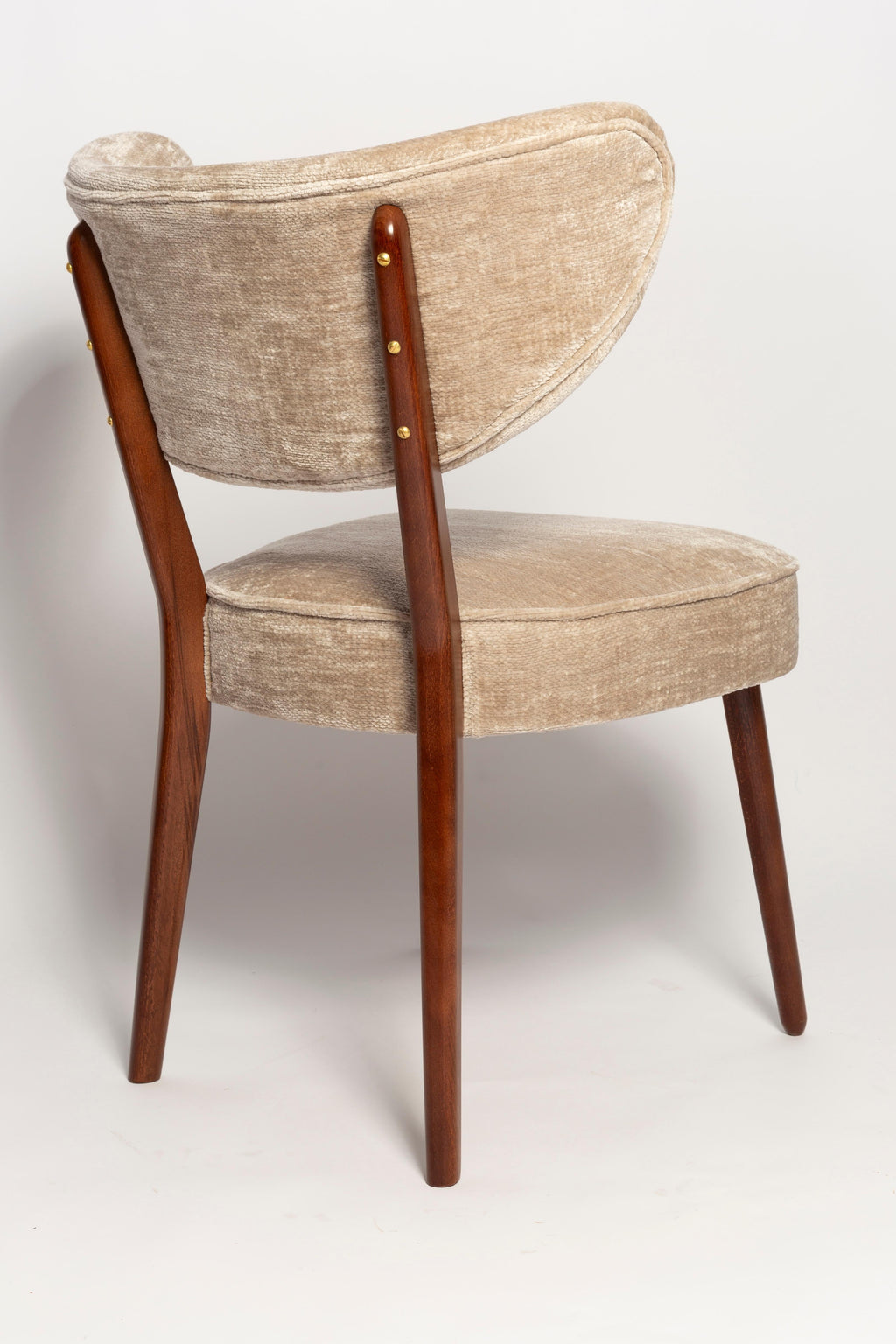 https://a.1stdibscdn.com/vintola-studio-six-dining-chairs-casamance-demoiselle-fabric-europe-poland-for-sale-picture-6/f_34023/f_470659121760601093691/IQ3A2054_master.jpg