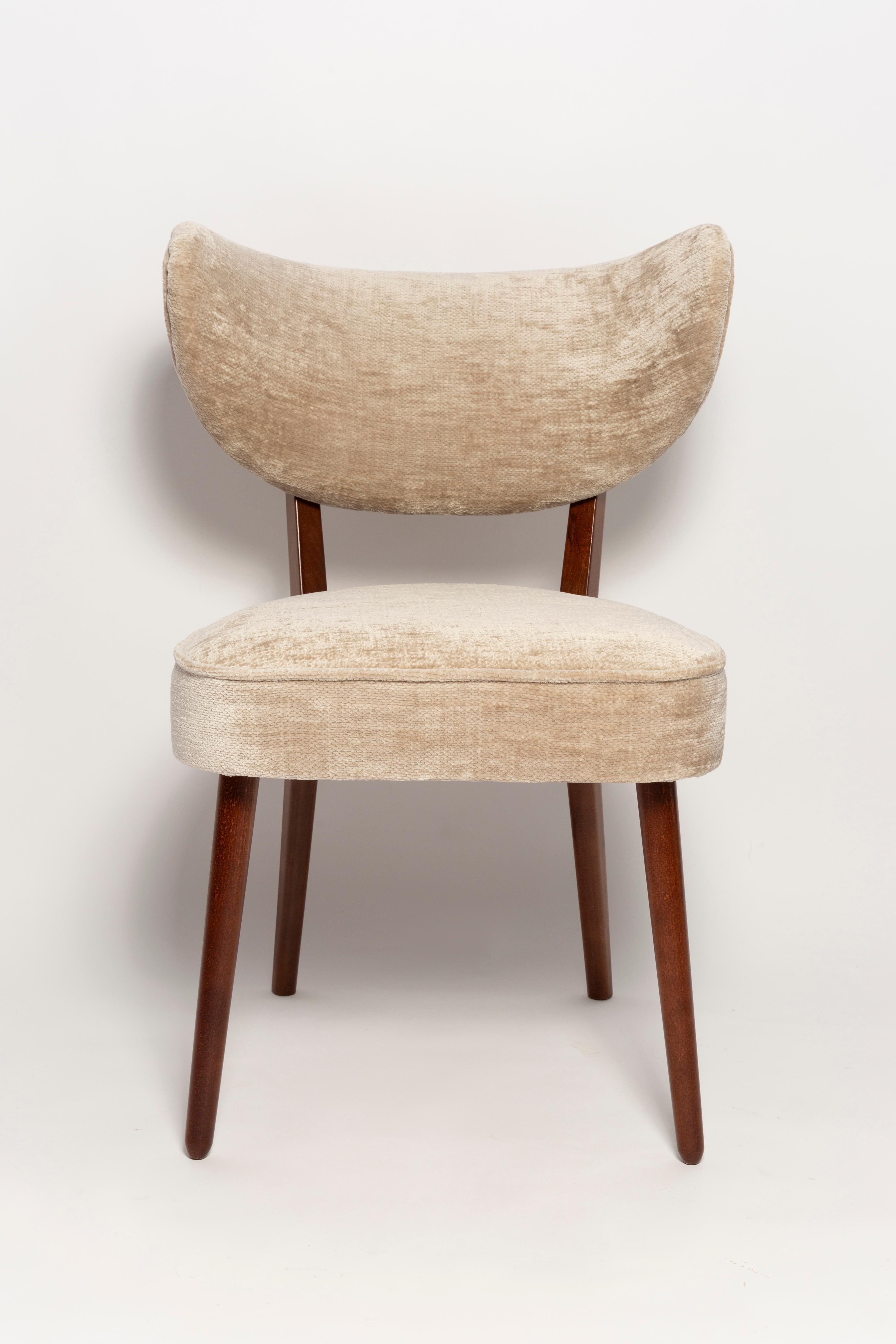 https://a.1stdibscdn.com/vintola-studio-six-dining-chairs-casamance-demoiselle-fabric-europe-poland-for-sale-picture-9/f_34023/f_470659121760601096507/IQ3A2060_master.jpg