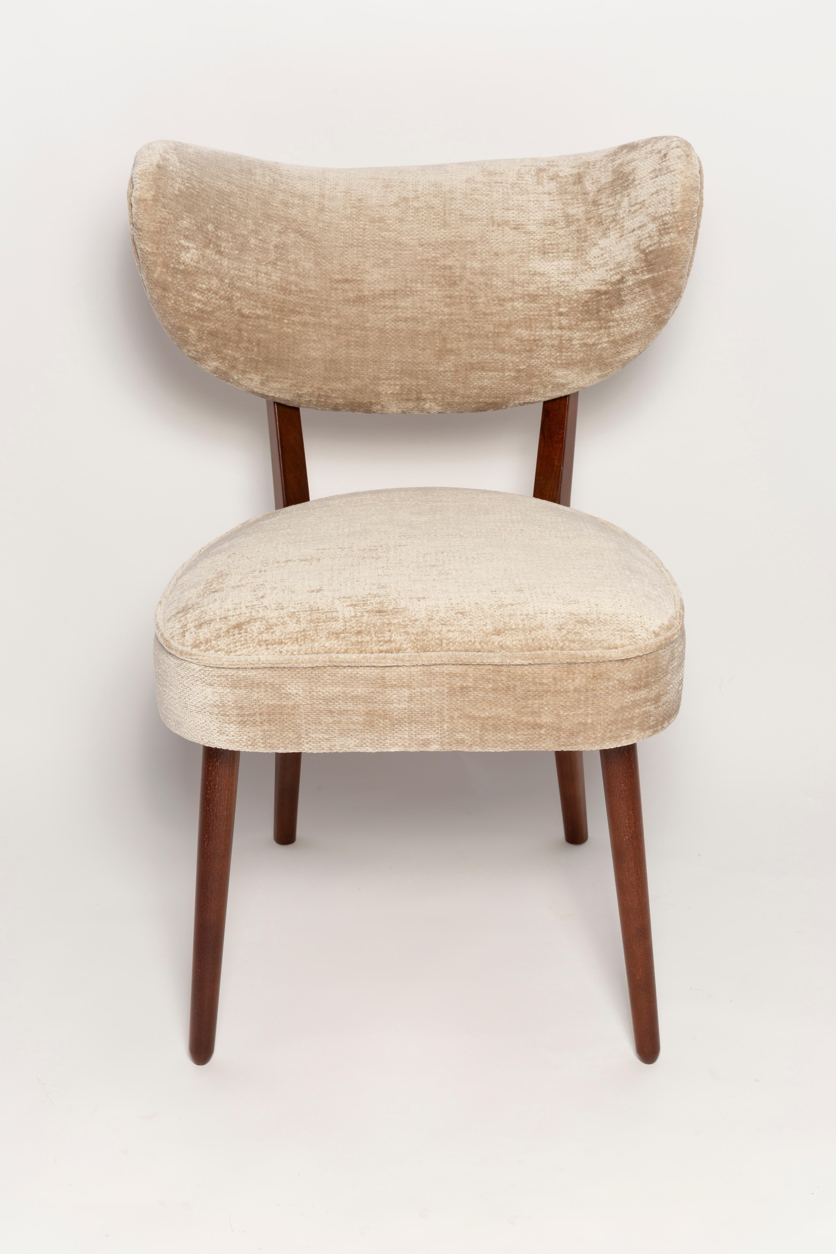 https://a.1stdibscdn.com/vintola-studio-six-dining-chairs-casamance-demoiselle-fabric-europe-poland-for-sale-picture-10/f_34023/f_470659121760601097249/IQ3A2062_master.jpg