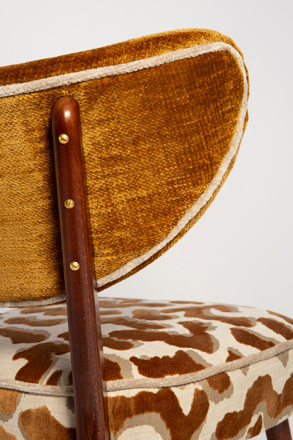 https://a.1stdibscdn.com/vintola-studio-dining-chair-casamance-nimbus-leopard-fabric-europe-poland-for-sale-picture-6/f_34023/f_470836621760699910789/IQ3A2075_master.jpg