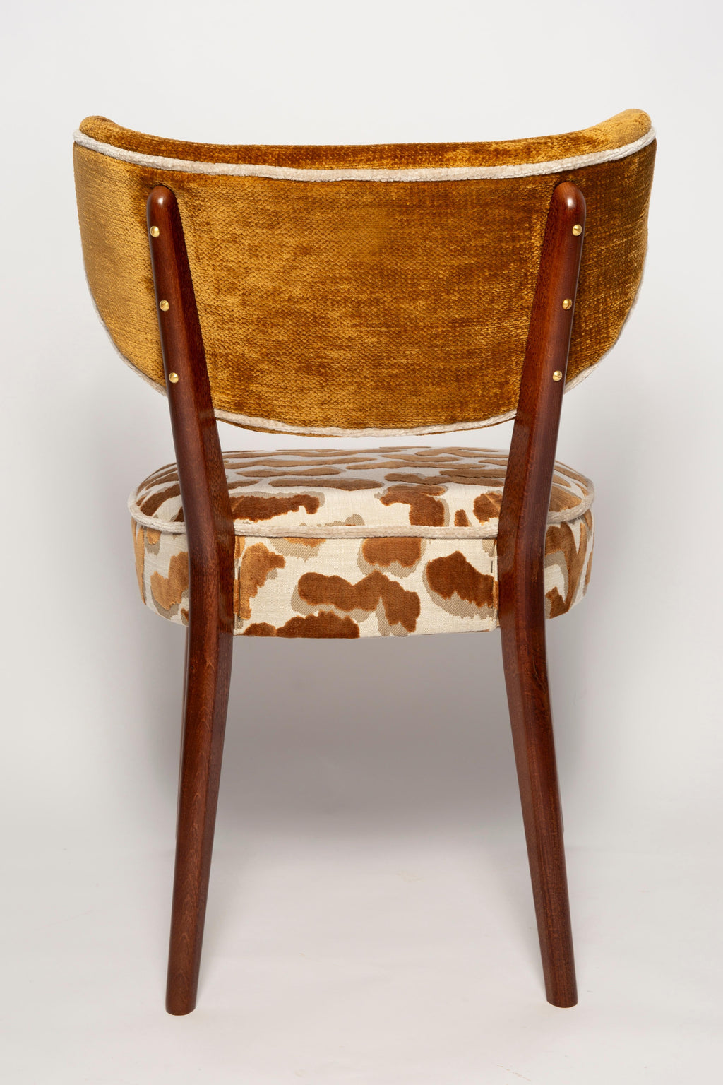 https://a.1stdibscdn.com/vintola-studio-dining-chair-casamance-nimbus-leopard-fabric-europe-poland-for-sale-picture-7/f_34023/f_470836621760699908870/IQ3A2077_master.jpg