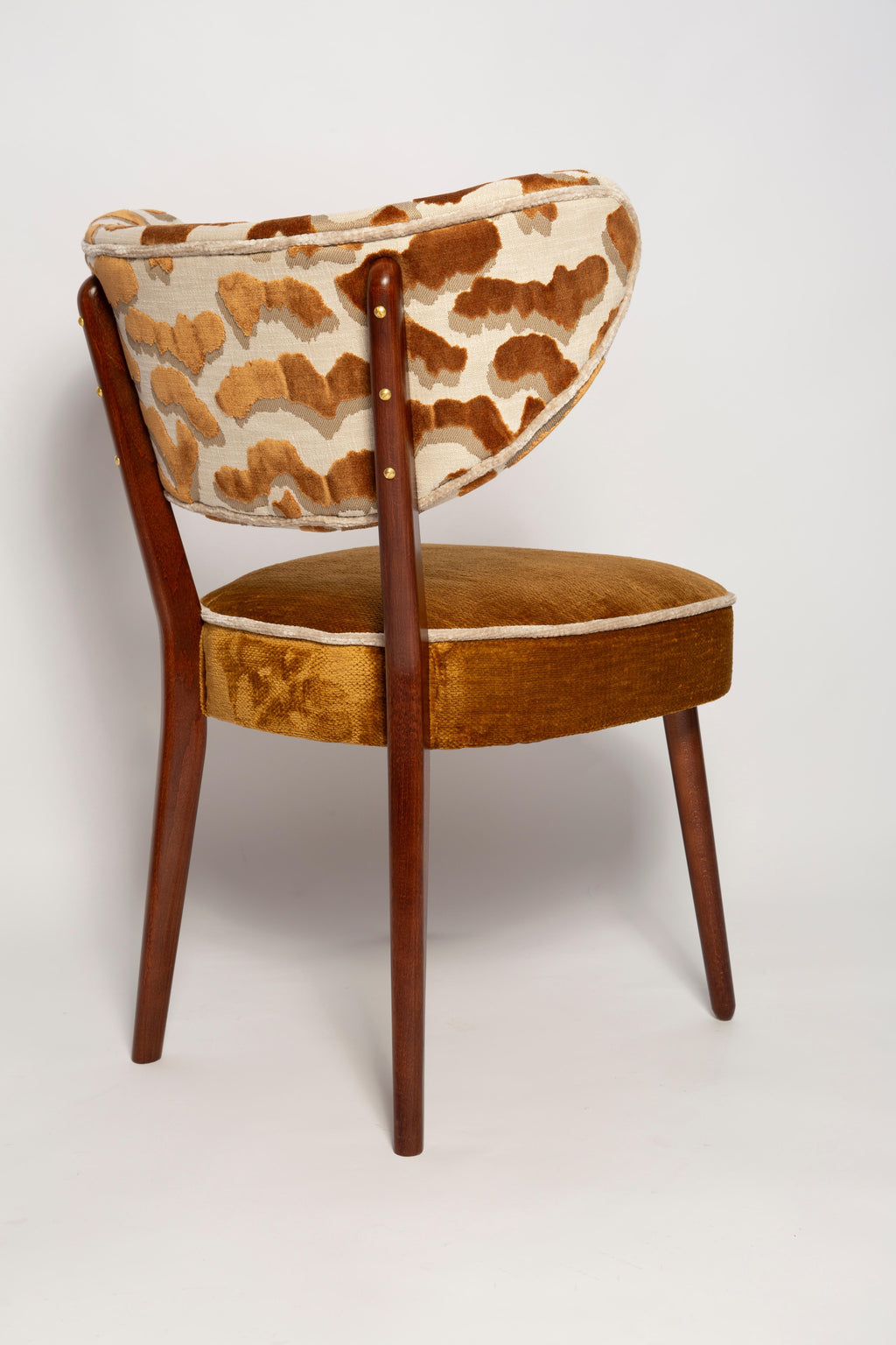 https://a.1stdibscdn.com/set-of-four-vintola-studio-dining-chairs-casamance-demoiselle-and-nimbus-fabric-for-sale-picture-10/f_34023/f_472335721761576480691/IQ3A2093_master.jpg