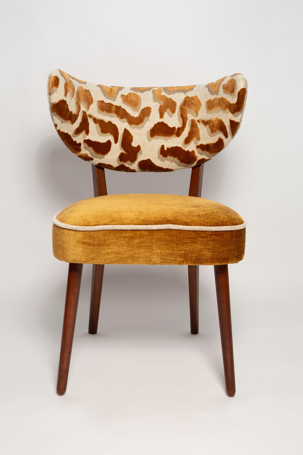 https://a.1stdibscdn.com/vintola-studio-dining-chair-casamance-nimbus-leopard-fabric-europe-poland-for-sale-picture-8/f_34023/f_471312321761047380087/IQ3A2102_master.jpg