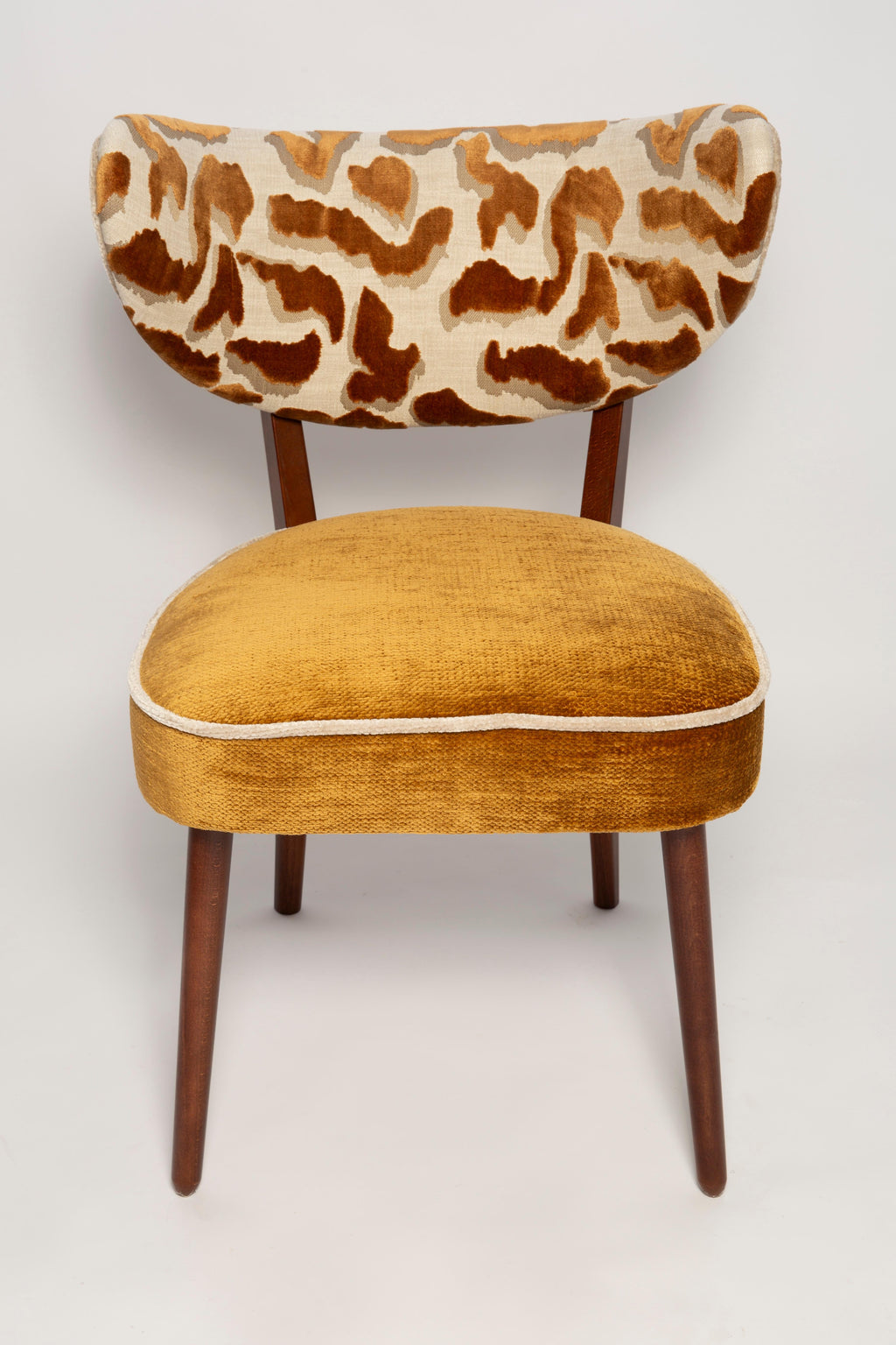 https://a.1stdibscdn.com/set-of-four-vintola-studio-dining-chairs-casamance-demoiselle-and-nimbus-fabric-for-sale-picture-12/f_34023/f_472335721761576483143/IQ3A2103_master.jpg