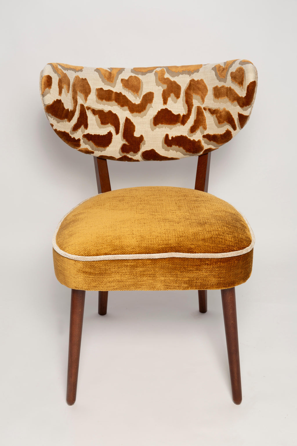 https://a.1stdibscdn.com/vintola-studio-dining-chair-casamance-nimbus-leopard-fabric-europe-poland-for-sale-picture-9/f_34023/f_471312321761047388848/IQ3A2104_master.jpg