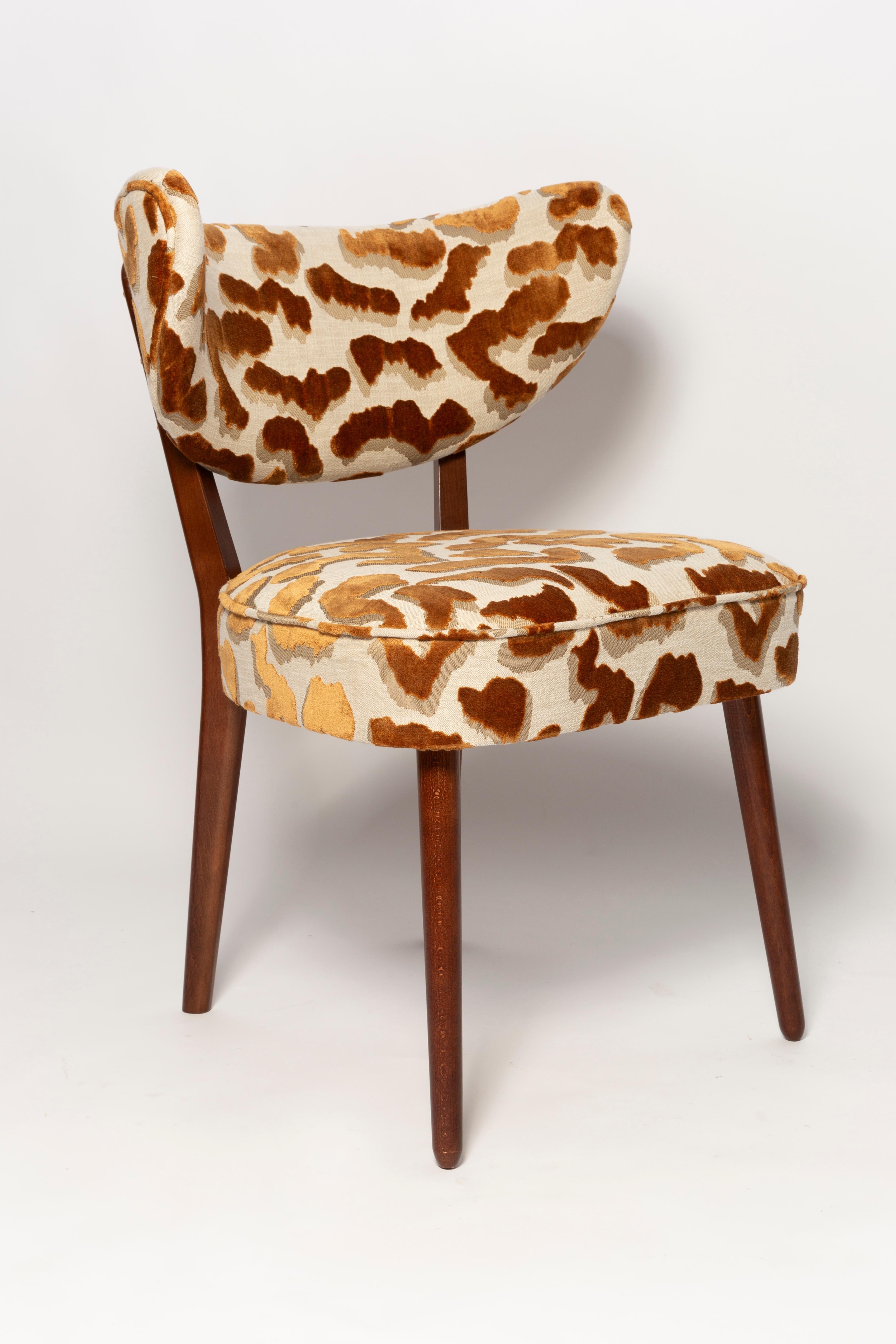 https://a.1stdibscdn.com/vintola-studio-dining-chair-casamance-nimbus-leopard-fabric-for-sale-picture-3/f_34023/f_471321221761052468423/IQ3A2114_master.jpg