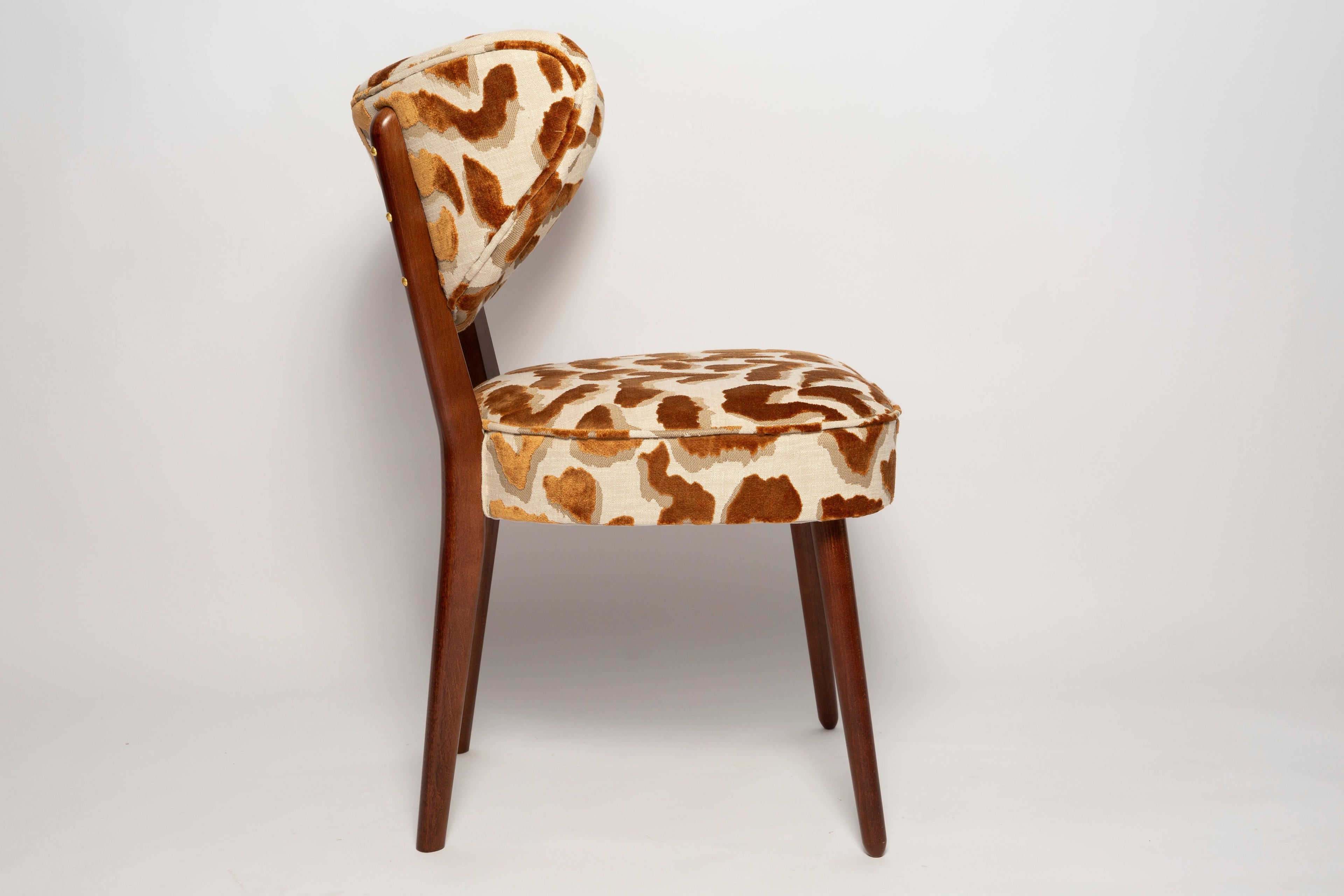 https://a.1stdibscdn.com/vintola-studio-dining-chair-casamance-nimbus-leopard-fabric-for-sale-picture-4/f_34023/f_471321221761052486602/IQ3A2116_master.jpg