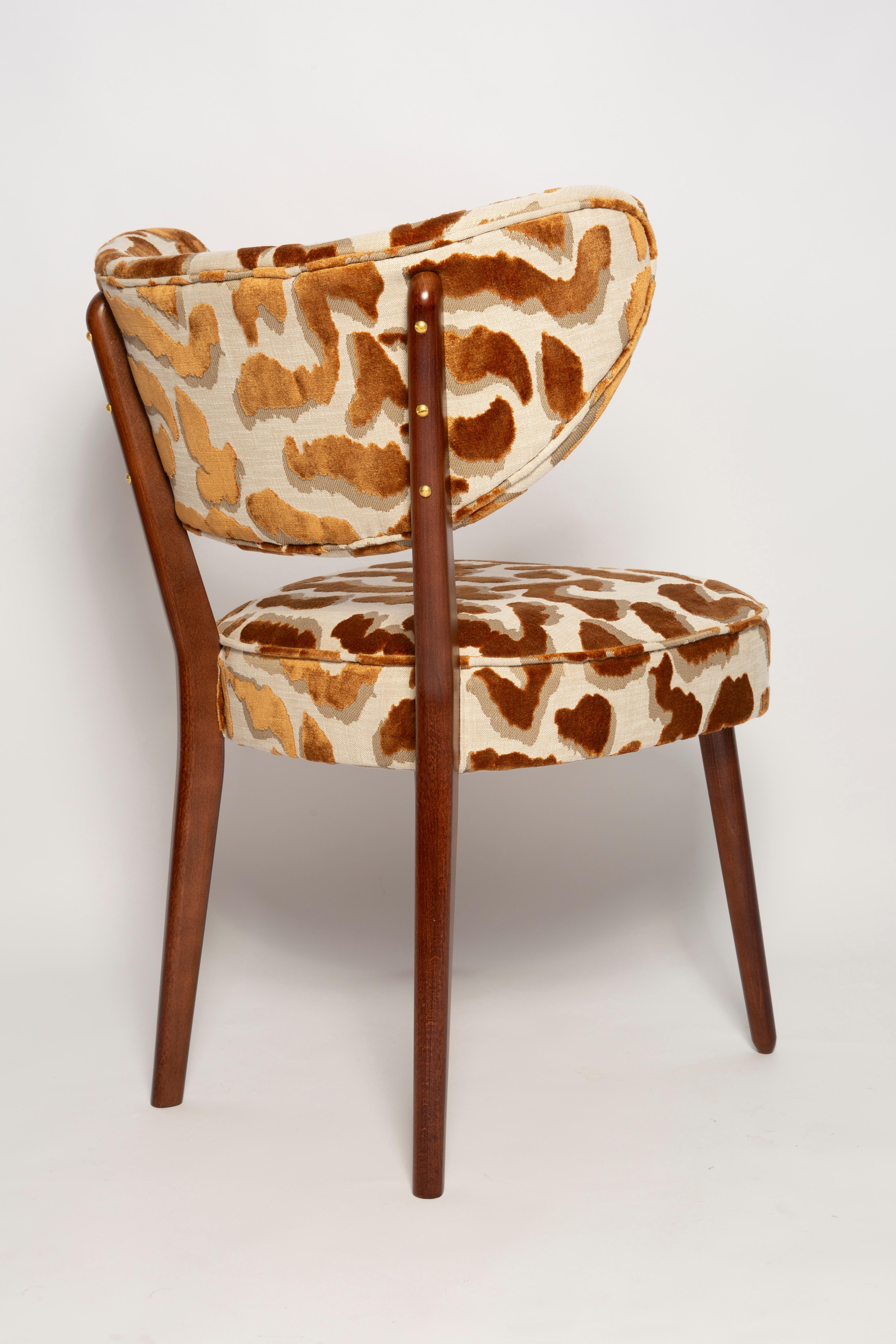 https://a.1stdibscdn.com/vintola-studio-dining-chair-casamance-nimbus-leopard-fabric-for-sale-picture-5/f_34023/f_471321221761052497342/IQ3A2118_master.jpg
