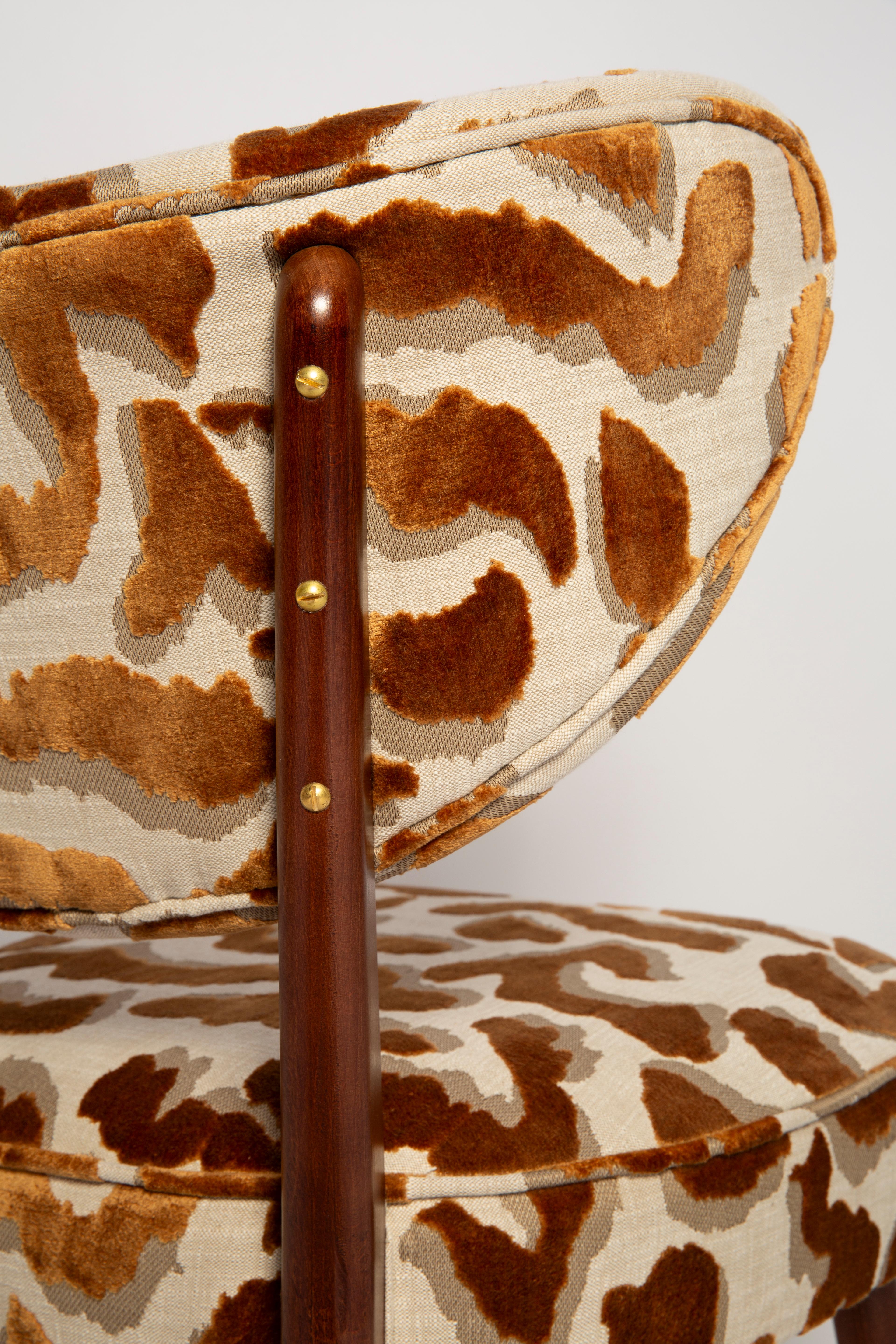 https://a.1stdibscdn.com/vintola-studio-dining-chair-casamance-nimbus-leopard-fabric-for-sale-picture-6/f_34023/f_471321221761052552619/IQ3A2120_master.jpg