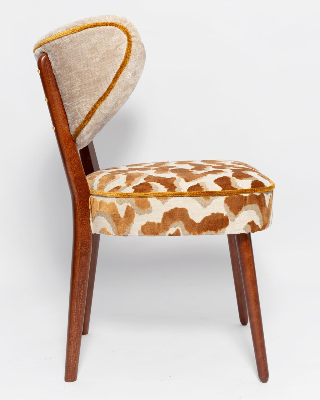 https://a.1stdibscdn.com/vintola-studio-nine-dining-chairs-casamance-demoiselle-and-nimbus-fabric-for-sale-picture-4/f_34023/f_472468121761660646557/IQ3A2144www_master.jpg
