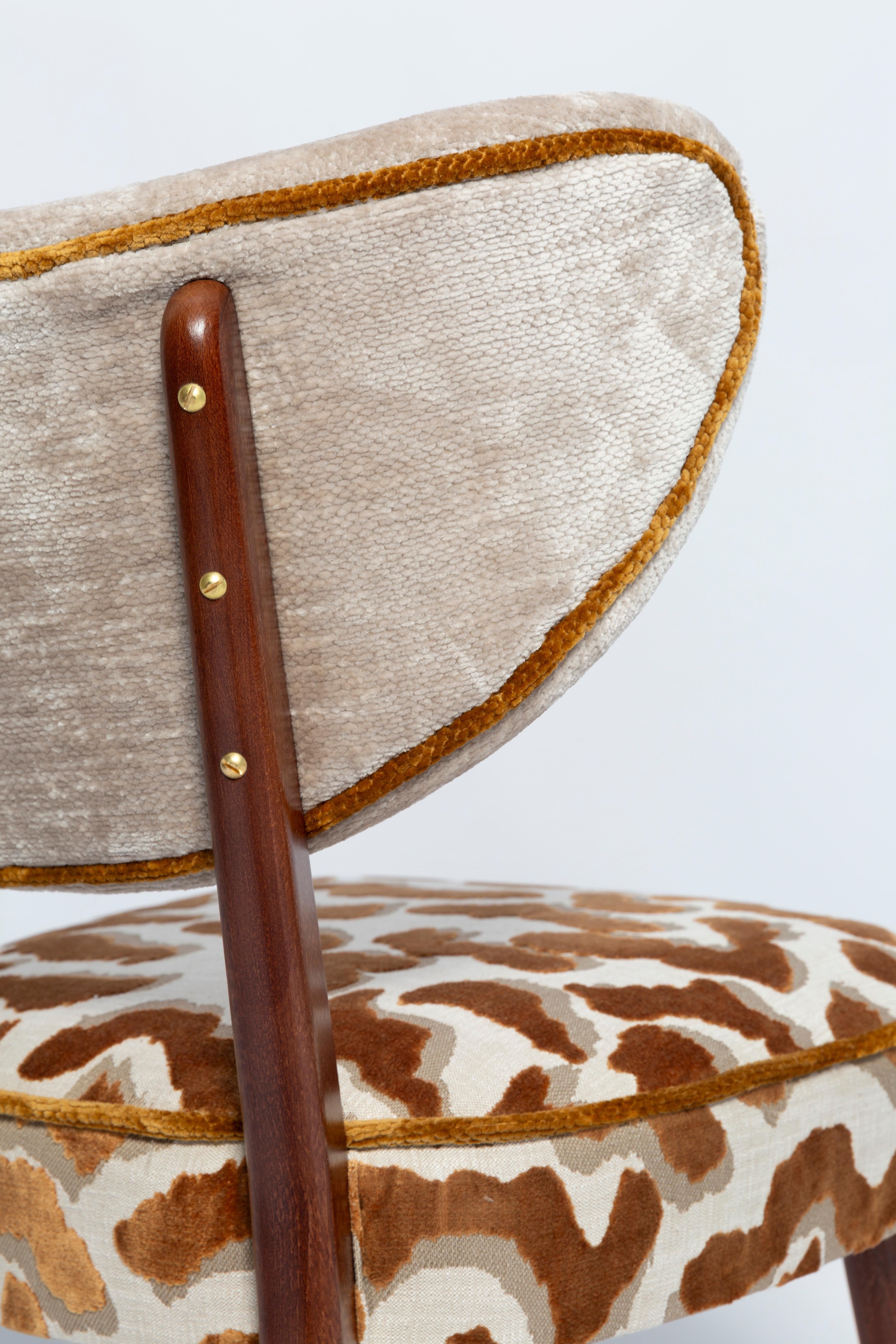 https://a.1stdibscdn.com/two-vintola-studio-dining-chairs-casamance-nimbus-leopard-fabric-europe-poland-for-sale-picture-8/f_34023/f_471468621761133685656/IQ3A2146_master.jpg
