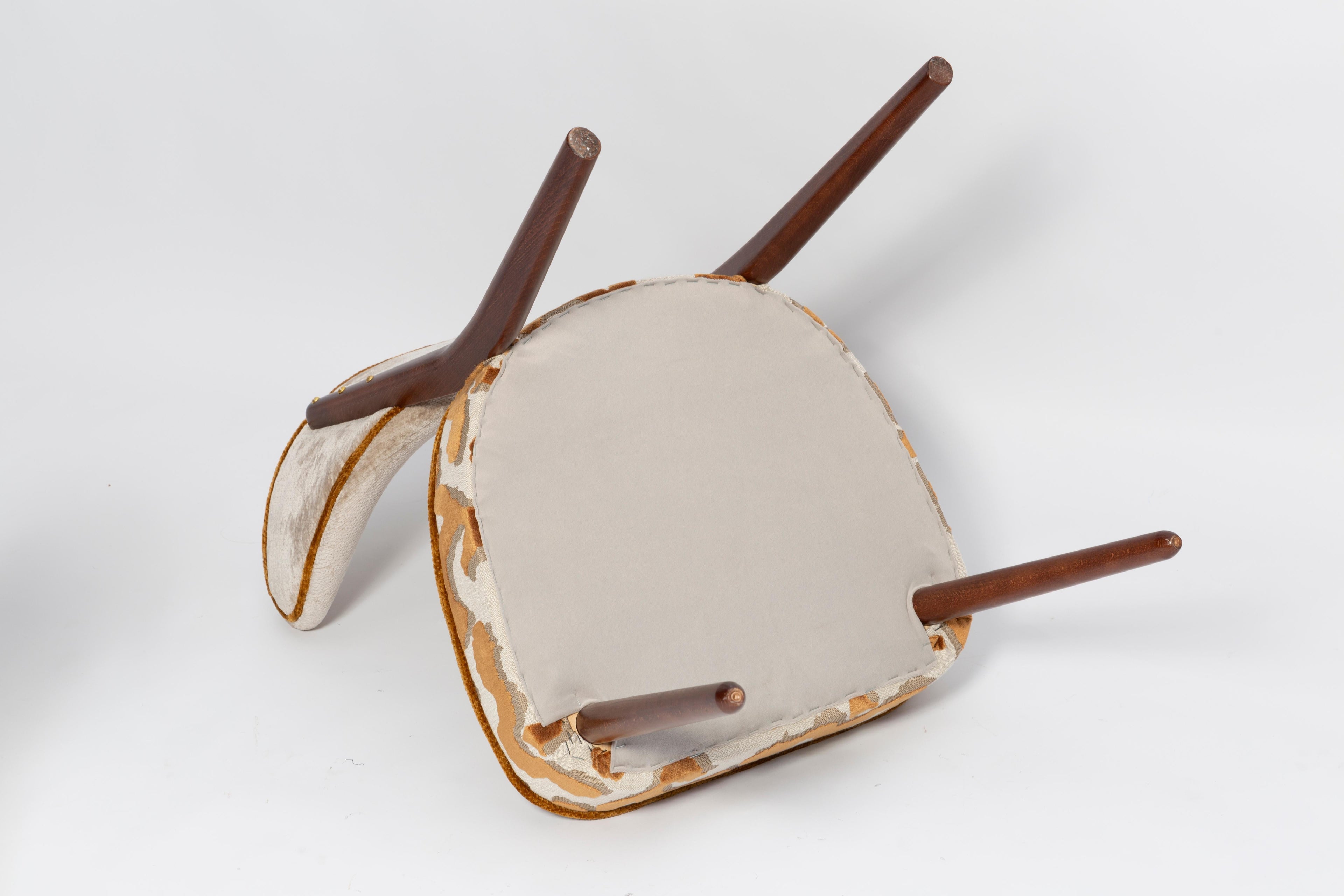 https://a.1stdibscdn.com/set-of-four-vintola-studio-dining-chairs-casamance-demoiselle-and-nimbus-fabric-for-sale-picture-11/f_34023/f_472438321761646466501/IQ3A2148_master.jpg