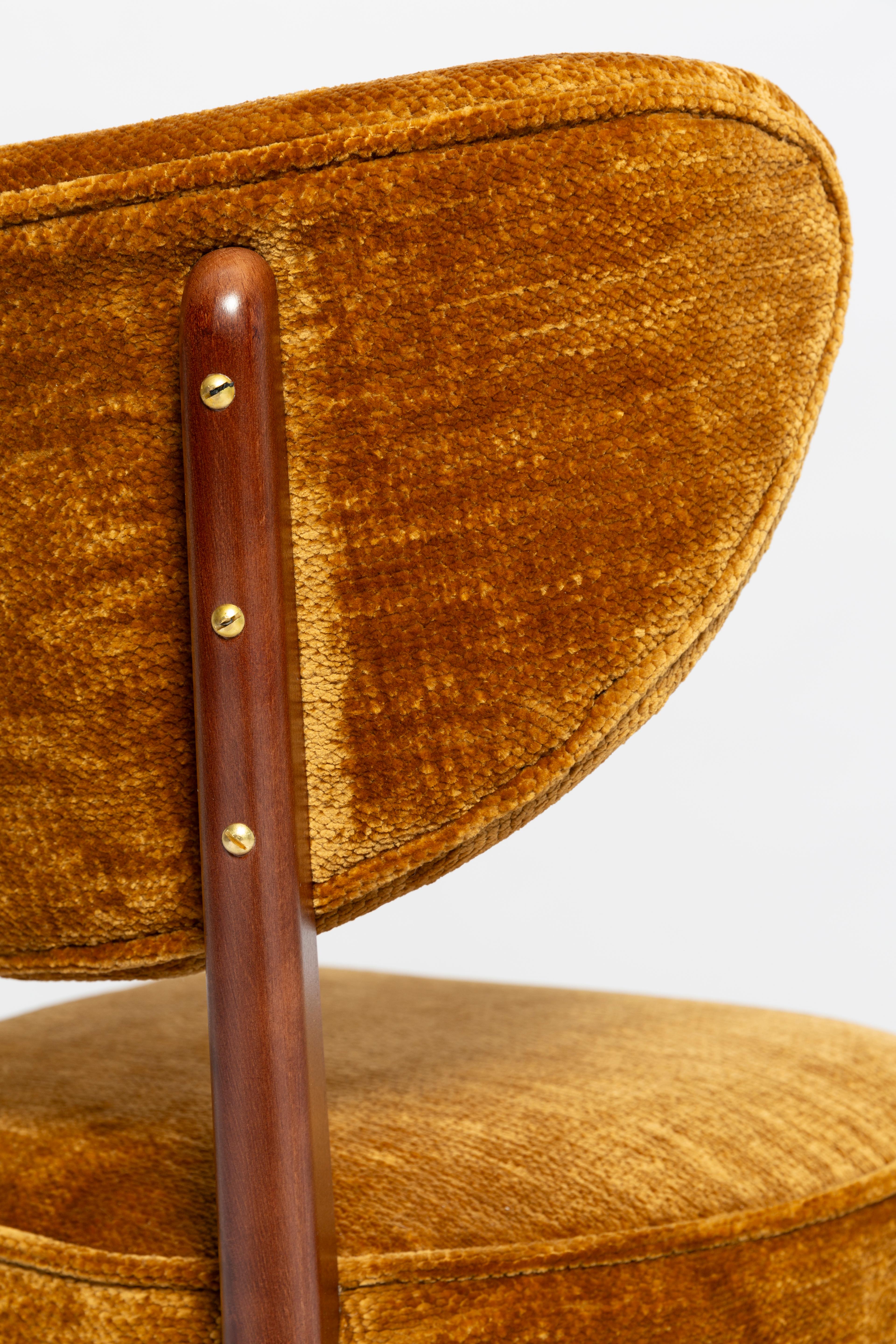 https://a.1stdibscdn.com/vintola-studio-six-dining-chairs-casamance-demoiselle-fabric-europe-poland-for-sale-picture-7/f_34023/f_471510921761150169966/IQ3A2156_master.jpg