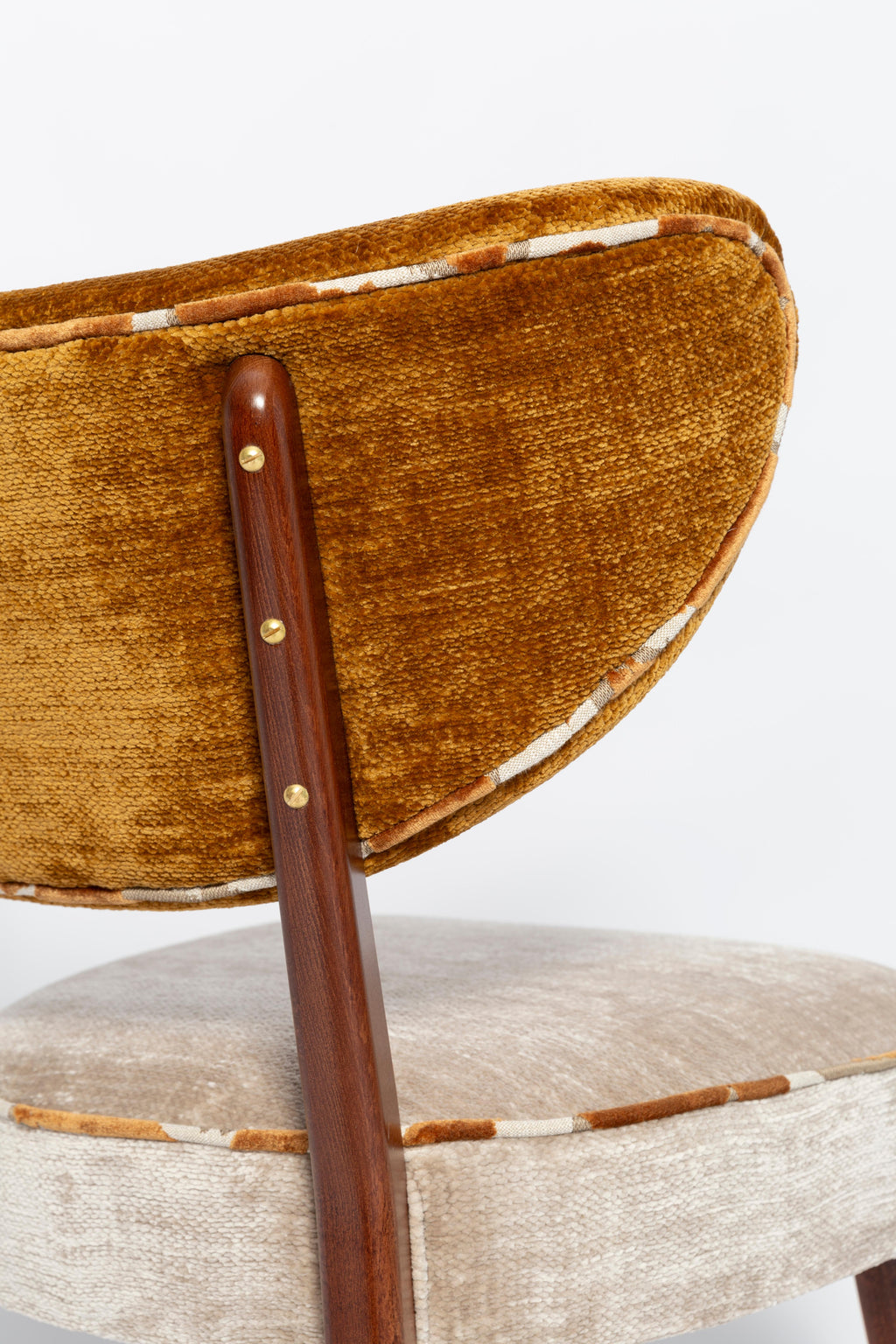 https://a.1stdibscdn.com/vintola-studio-six-dining-chairs-casamance-demoiselle-and-nimbus-fabric-for-sale-picture-13/f_34023/f_472470721761662394064/IQ3A2167_master.jpg