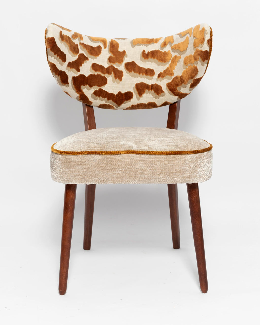 https://a.1stdibscdn.com/set-of-four-vintola-studio-dining-chairs-casamance-demoiselle-and-nimbus-fabric-for-sale-picture-3/f_34023/f_472438321761646255181/IQ3A2173_insta_master.jpg