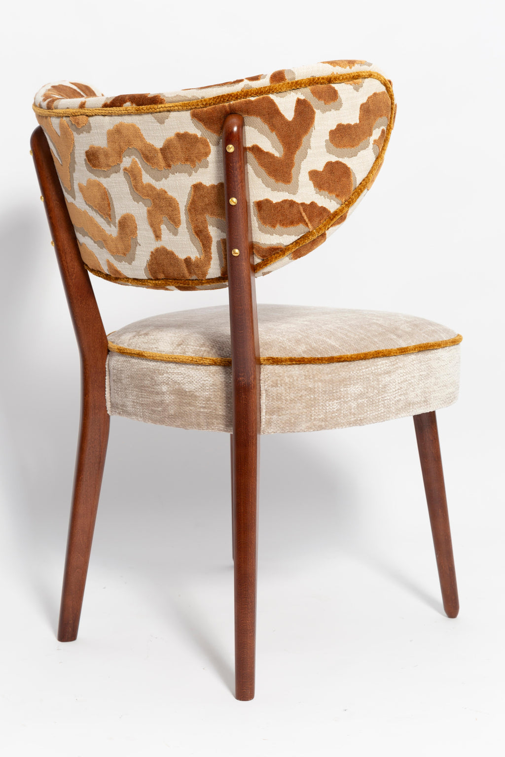 https://a.1stdibscdn.com/set-of-four-vintola-studio-dining-chairs-casamance-demoiselle-and-nimbus-fabric-for-sale-picture-7/f_34023/f_472438321761646479537/IQ3A2177_master.jpg
