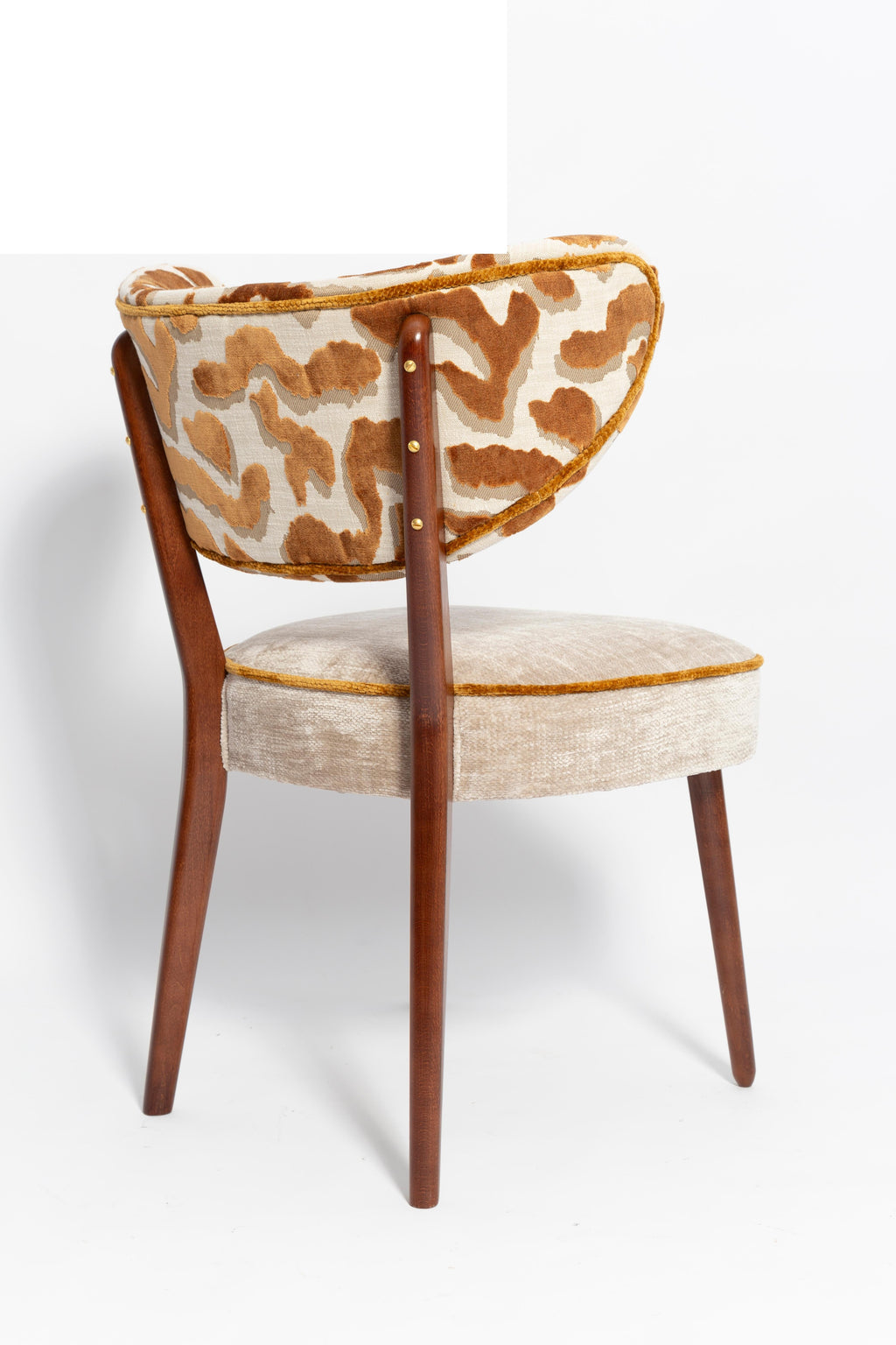 https://a.1stdibscdn.com/vintola-studio-six-dining-chairs-casamance-demoiselle-and-nimbus-fabric-for-sale-picture-8/f_34023/f_472333121761575398321/IQ3A2178_master.jpg