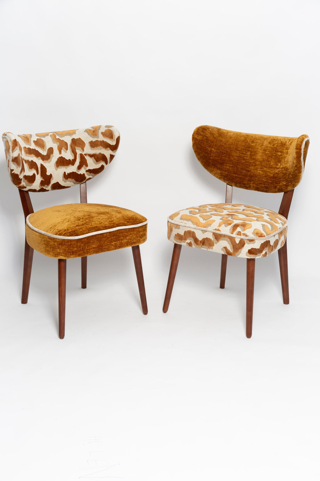 https://a.1stdibscdn.com/four-vintola-studio-dining-chairs-casamance-nimbus-fabric-europe-poland-for-sale-picture-2/f_34023/f_471313721761048395580/IQ3A2193_master.jpg