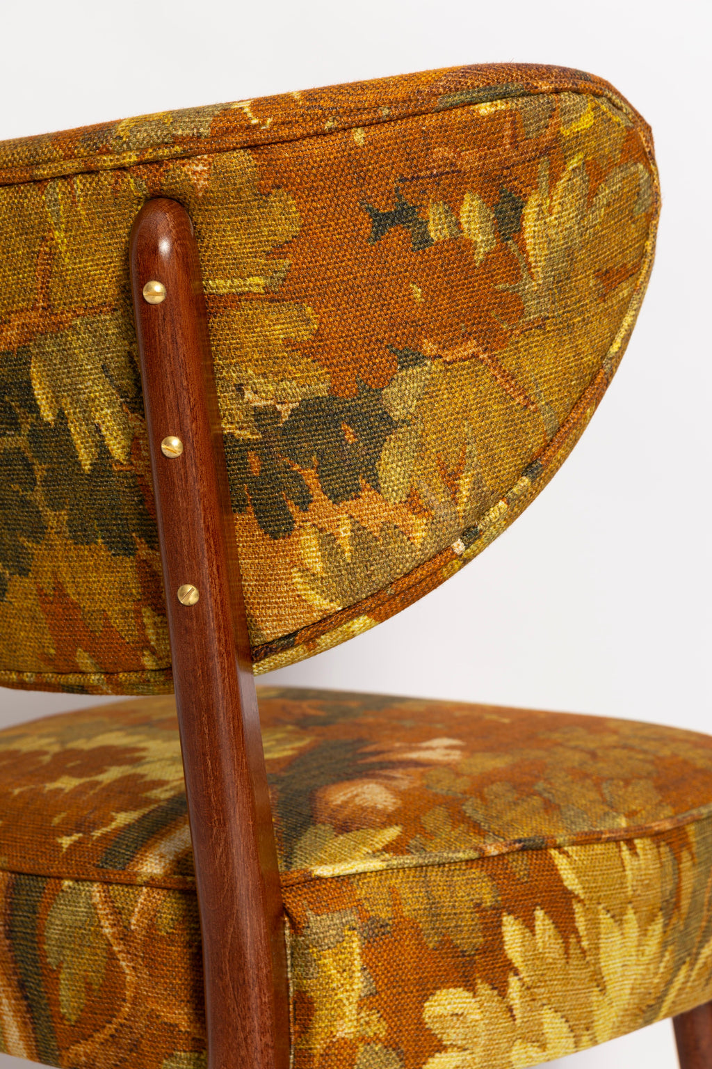 https://a.1stdibscdn.com/shell-dining-chair-linen-schwarzwald-by-dedar-vintola-studio-for-sale-picture-8/f_34023/f_477334721764253229899/IQ3A2628_master.jpg