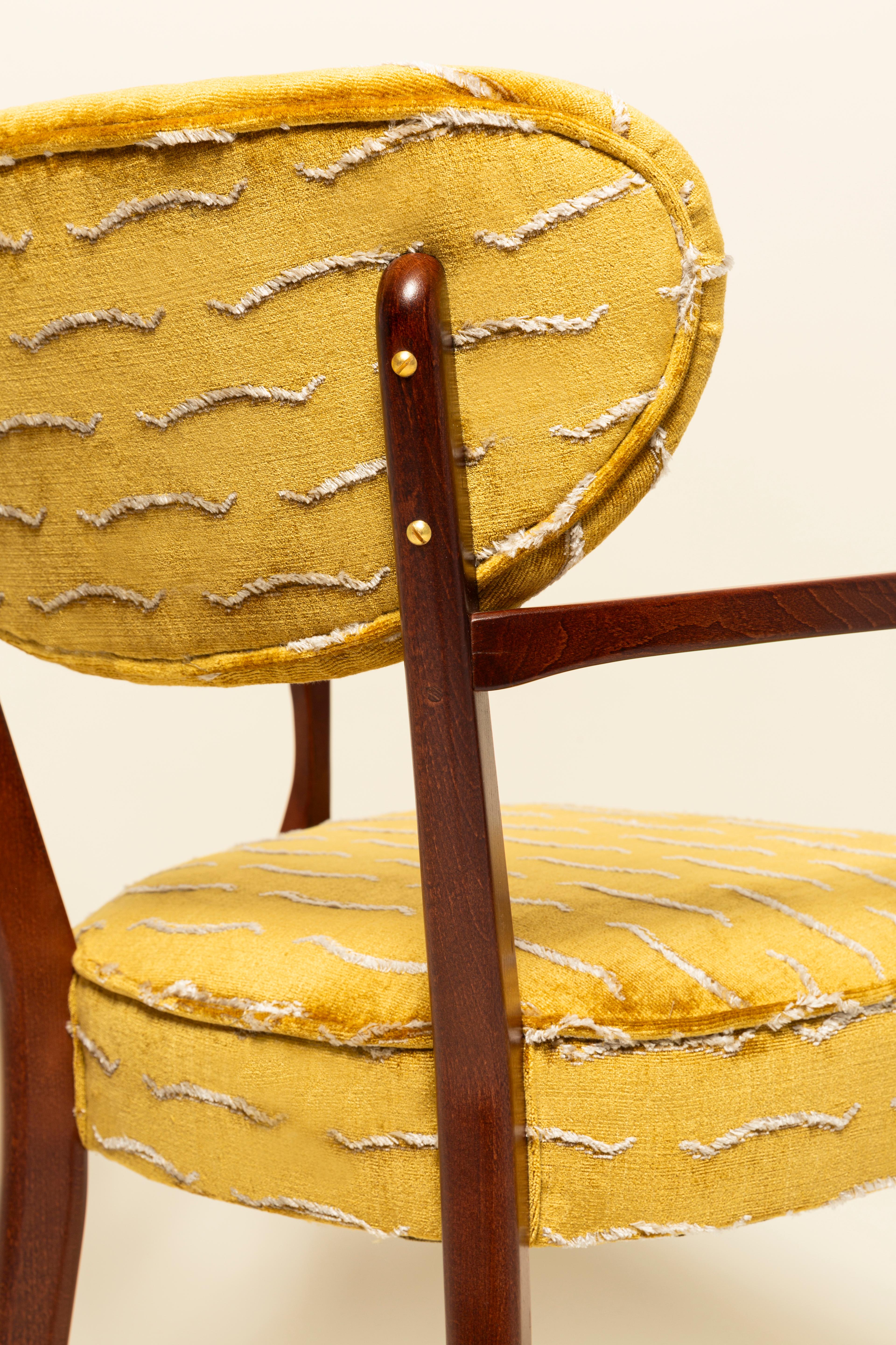 https://a.1stdibscdn.com/set-of-eight-nest-dining-chairs-by-vintola-studio-yellow-velvet-dedar-2026-for-sale-picture-10/f_34023/f_494376821774873716941/IQ3A5338_master.jpg