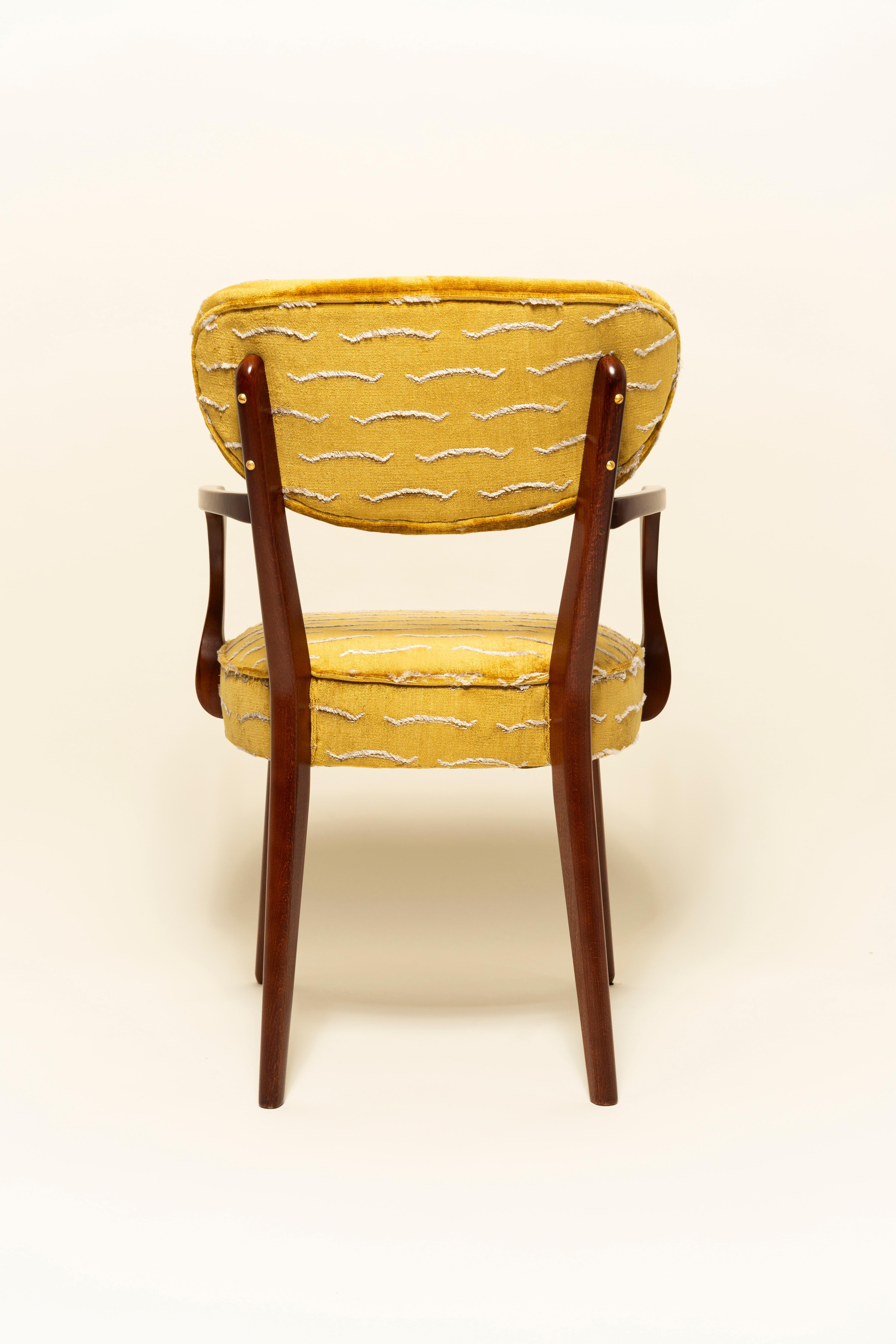 https://a.1stdibscdn.com/set-of-eight-nest-dining-chairs-by-vintola-studio-yellow-velvet-dedar-2026-for-sale-picture-11/f_34023/f_494376821774873717311/IQ3A5339_master.jpg