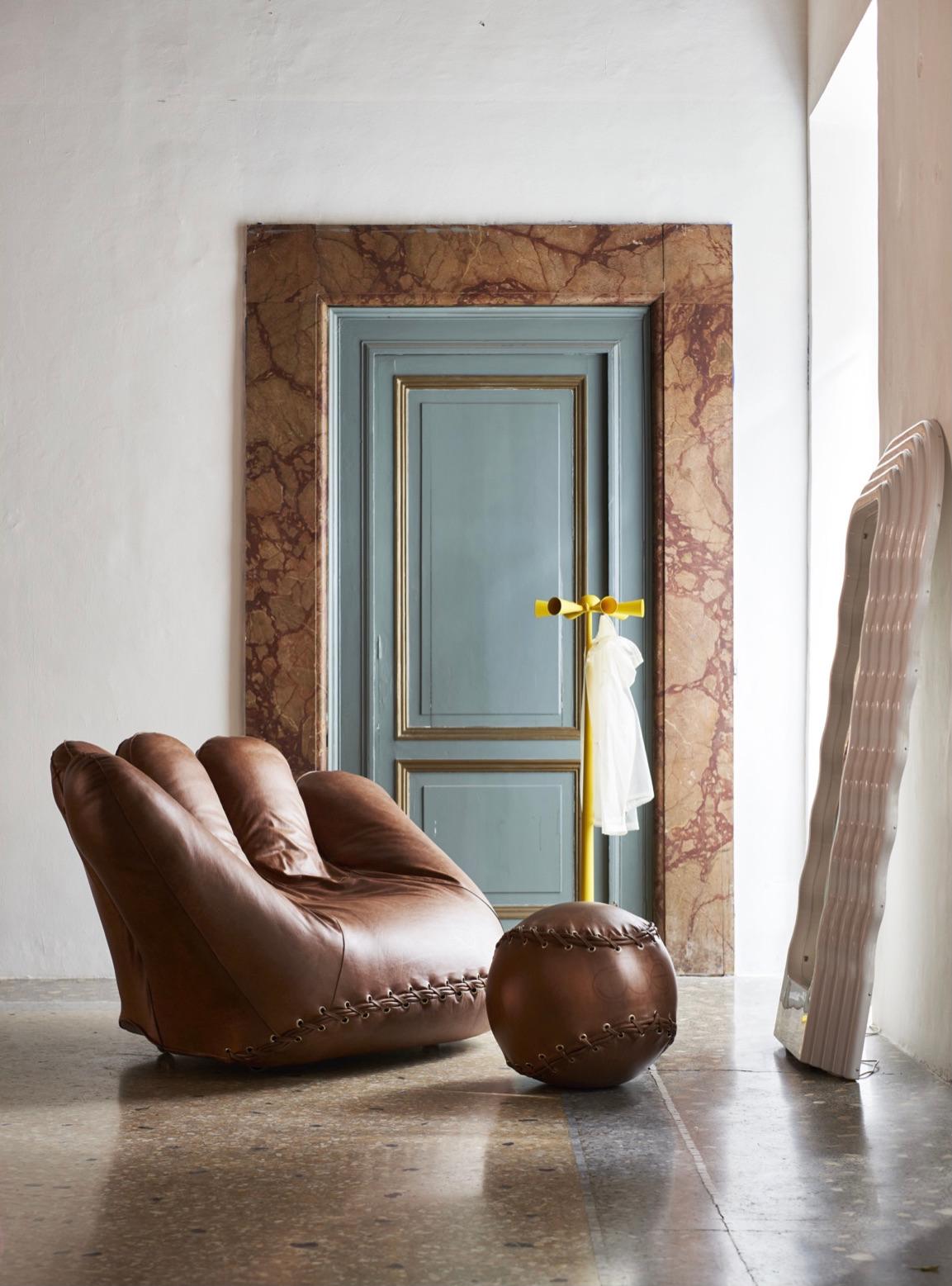 https://a.1stdibscdn.com/leather-joe-chair-designed-by-de-pas-durbino-lomazzi-for-poltronova-italy-for-sale-picture-9/f_29363/f_239555521622219545437/Image_20_04_2021_at_13_13_master.jpg