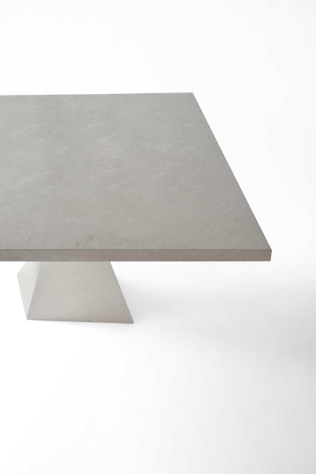 https://a.1stdibscdn.com/contemporary-inka-dining-table-by-eichkorn-limestone-customizable-for-sale-picture-5/f_31233/f_438099621740585559680/Inka4_v2_master.jpg