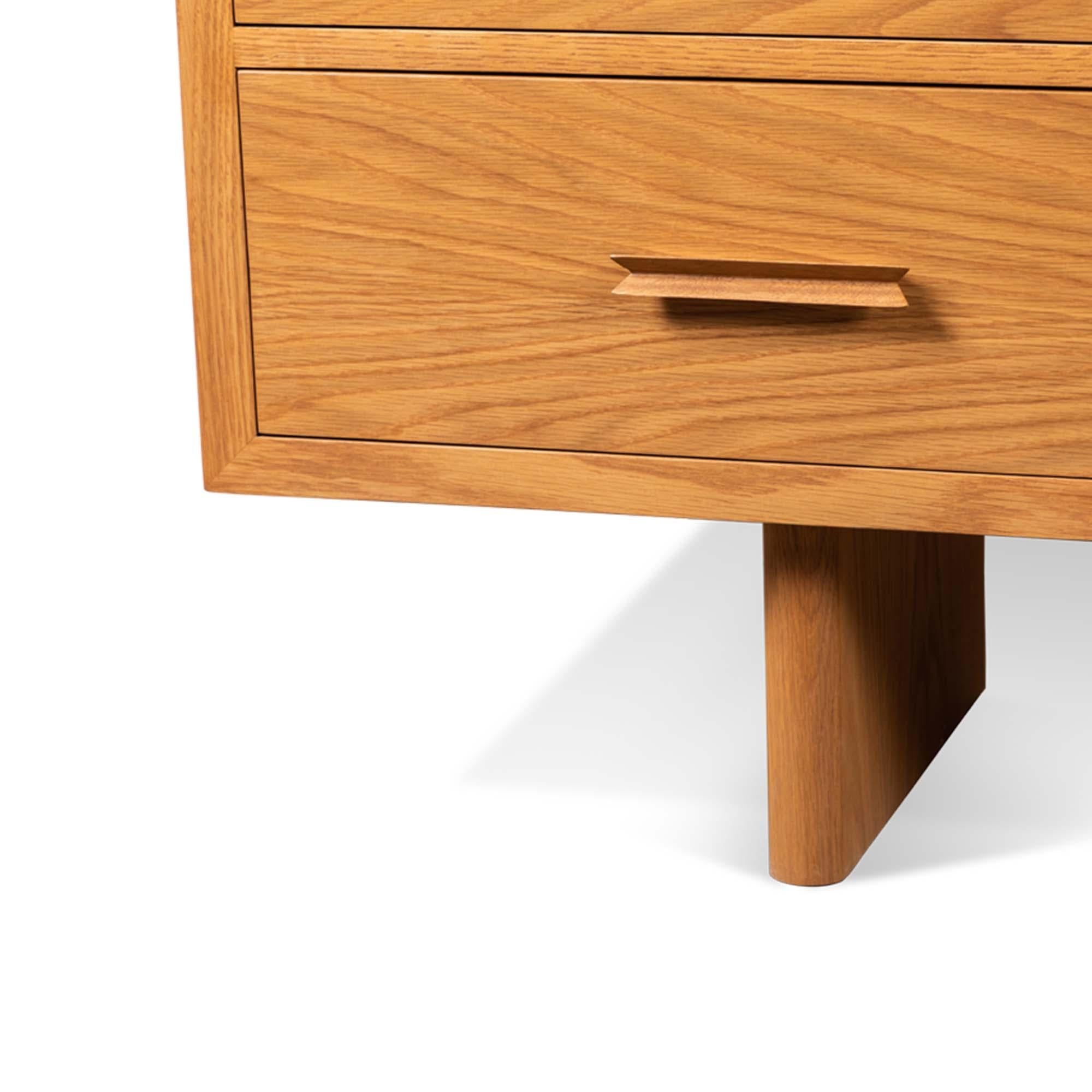 https://a.1stdibscdn.com/oak-and-leather-inverness-media-cabinet-by-lawson-fenning-for-sale-picture-3/f_8060/f_350400621688160817199/InvernessMediaCabinet3_master.jpg