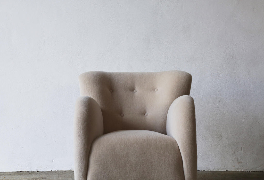 https://a.1stdibscdn.com/round-arm-lounge-chair-newly-upholstered-in-pure-alpaca-for-sale-picture-4/f_22593/f_371168021700132932902/Ivory_Lassen_Style_Armchairs_8_23_1_master.jpg