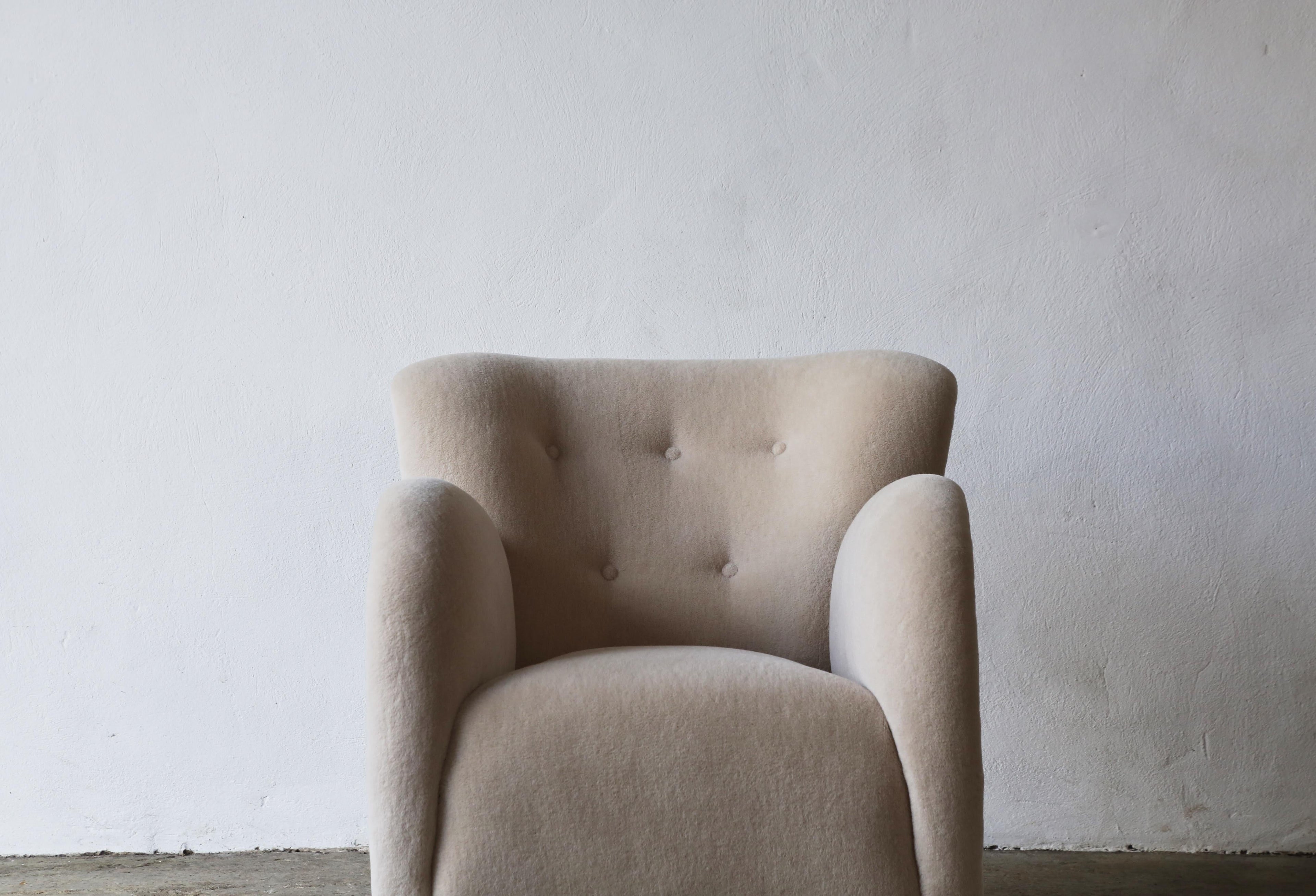 https://a.1stdibscdn.com/round-arm-lounge-chair-newly-upholstered-in-pure-alpaca-for-sale-picture-4/f_22593/f_371168021700132932902/Ivory_Lassen_Style_Armchairs_8_23_1_master.jpg