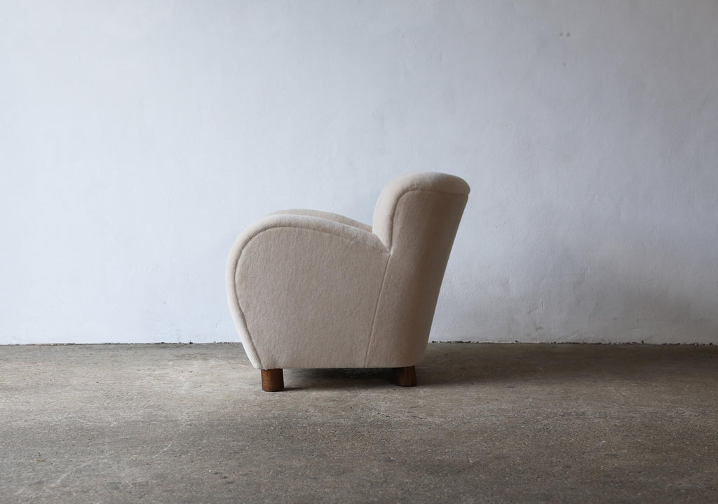 https://a.1stdibscdn.com/round-arm-lounge-chair-newly-upholstered-in-pure-alpaca-for-sale-picture-6/f_22593/f_371168021700132935584/Ivory_Lassen_Style_Armchairs_8_23_4_master.jpg