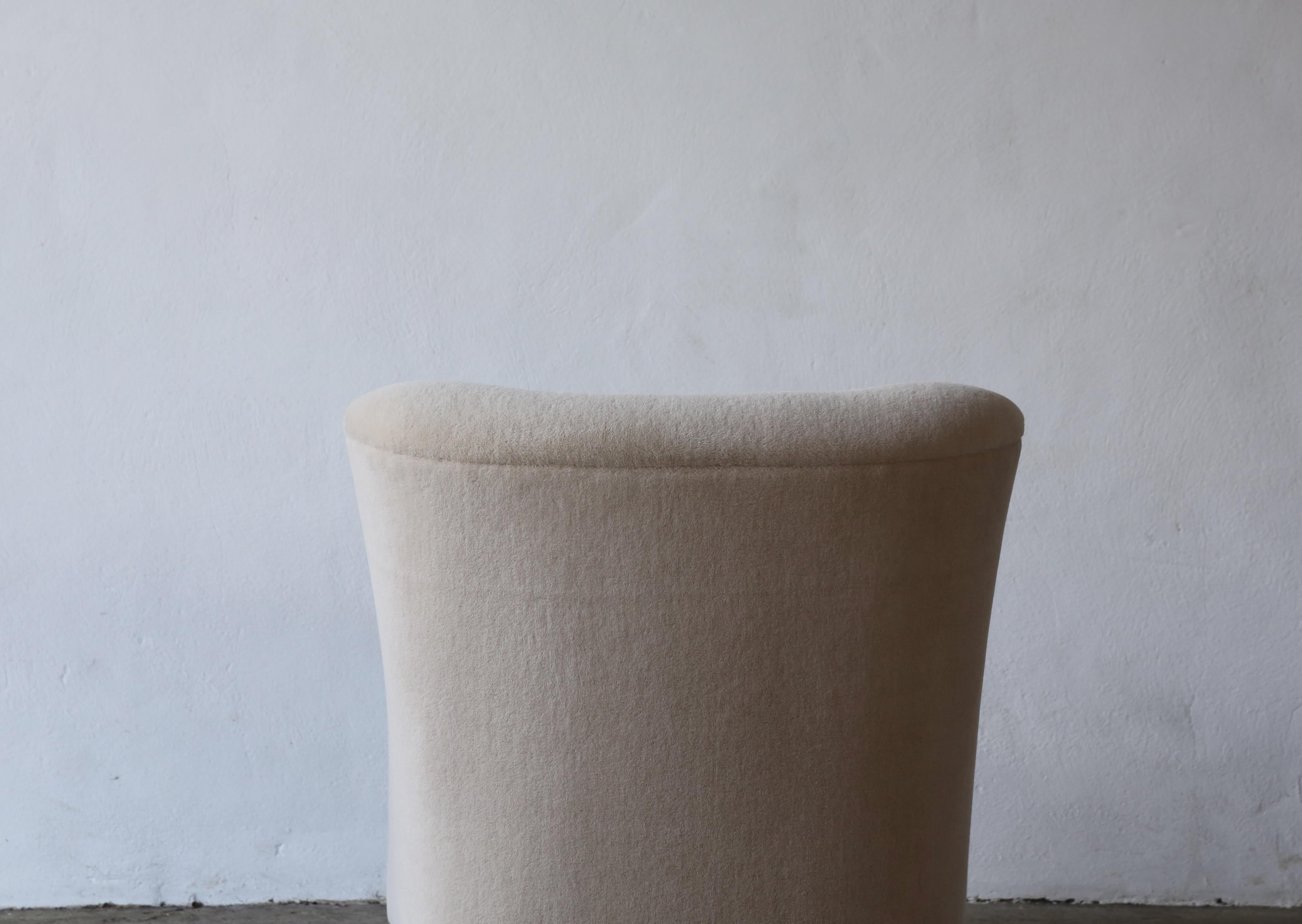 https://a.1stdibscdn.com/round-arm-lounge-chair-newly-upholstered-in-pure-alpaca-for-sale-picture-9/f_22593/f_371168021700132938339/Ivory_Lassen_Style_Armchairs_8_23_7_master.jpg