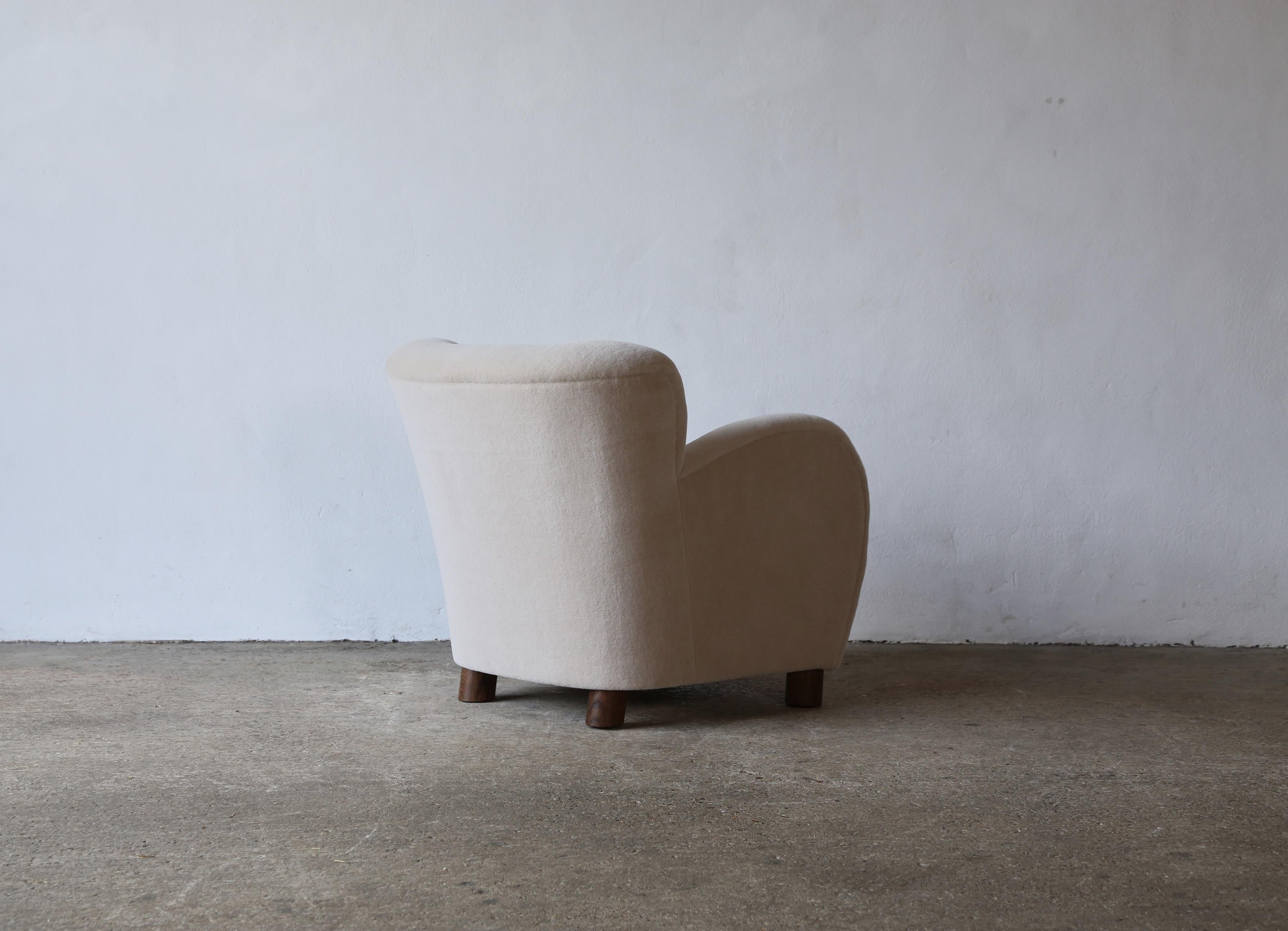 https://a.1stdibscdn.com/round-arm-lounge-chair-newly-upholstered-in-pure-alpaca-for-sale-picture-10/f_22593/f_371168021700132939270/Ivory_Lassen_Style_Armchairs_8_23_8_master.jpg