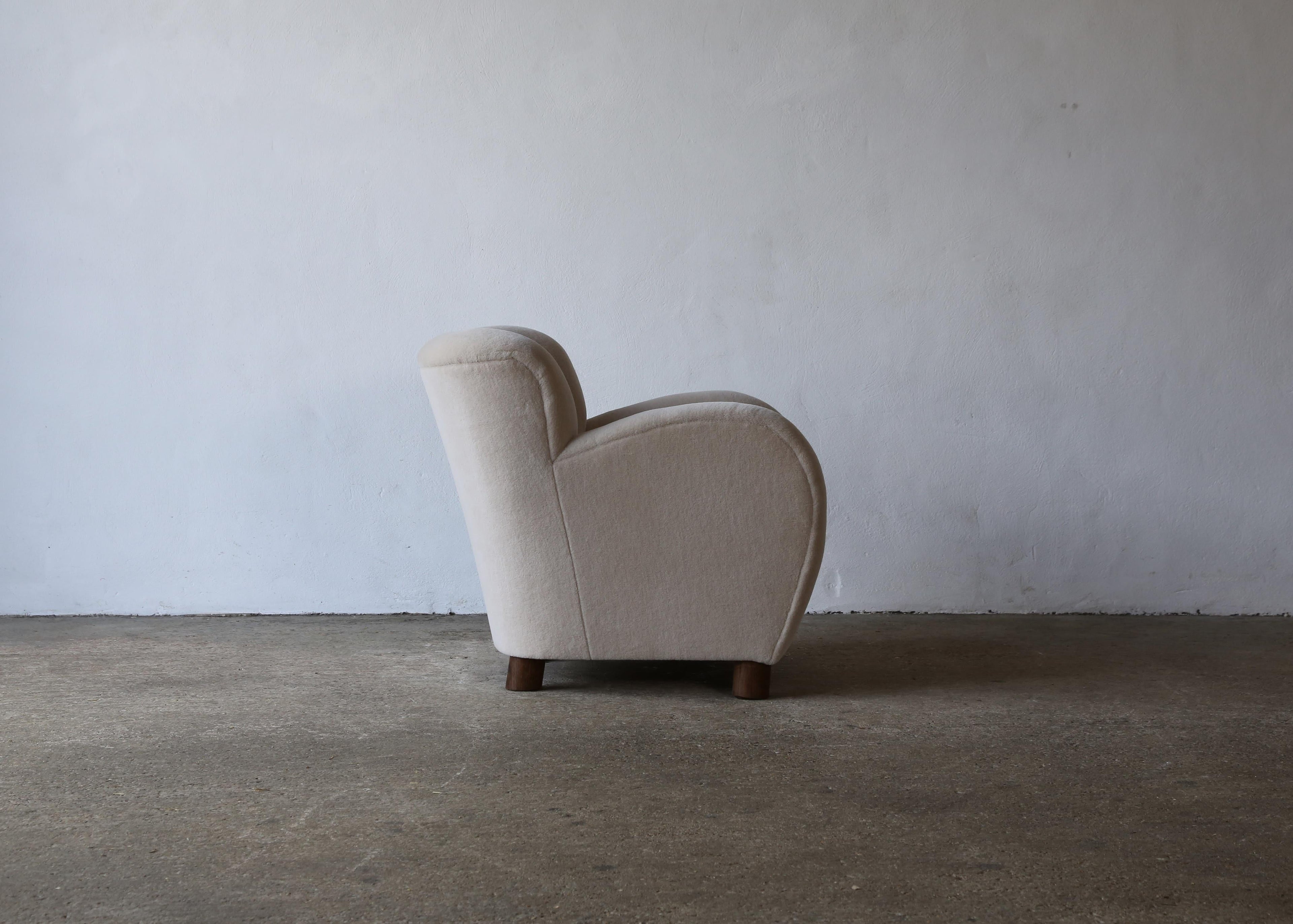 https://a.1stdibscdn.com/round-arm-lounge-chair-newly-upholstered-in-pure-alpaca-for-sale-picture-11/f_22593/f_371168021700132940242/Ivory_Lassen_Style_Armchairs_8_23_9_master.jpg