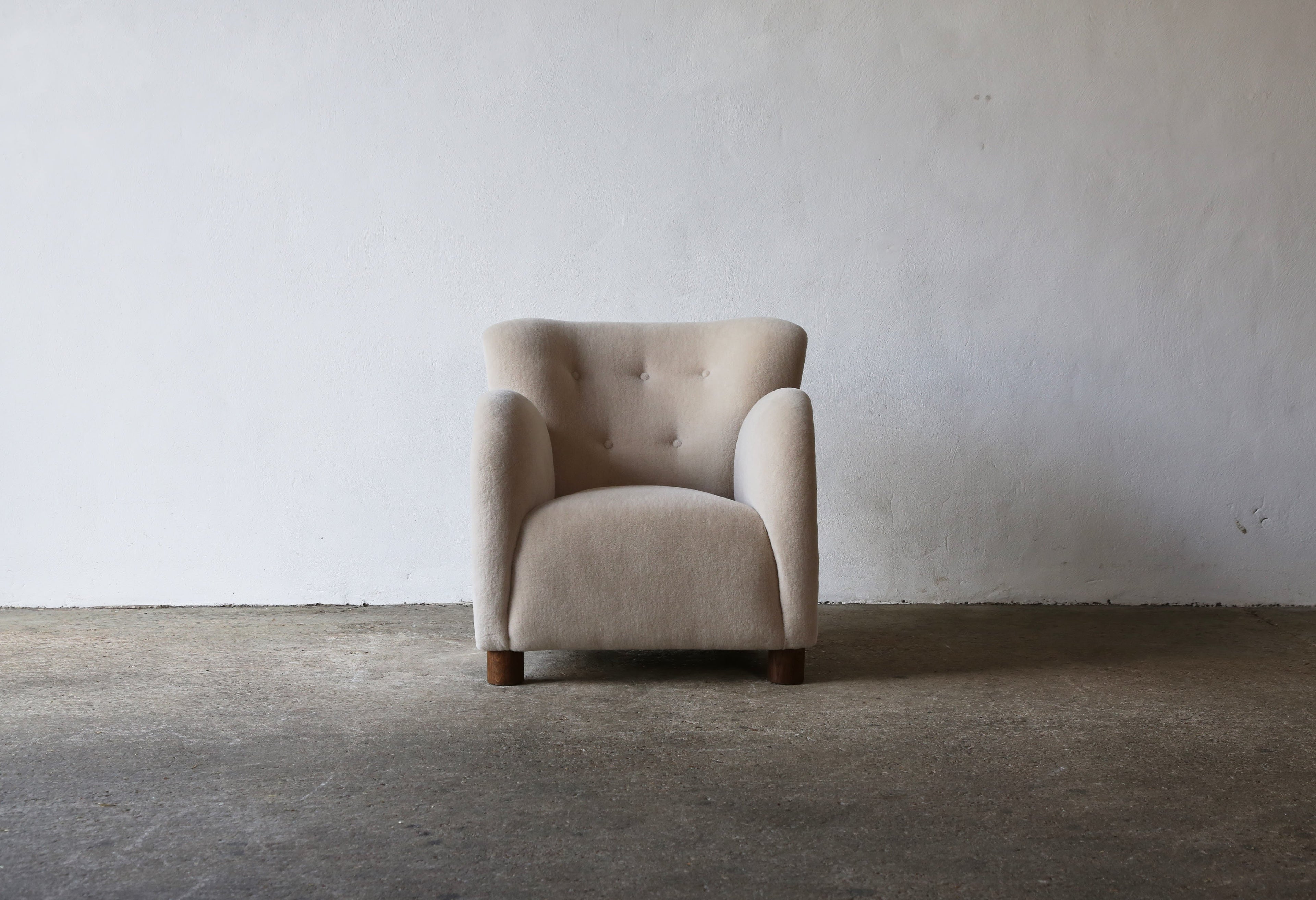 https://a.1stdibscdn.com/archivesE/upload/f_22593/f_371168021700132931794/Ivory_Lassen_Style_Armchairs_8_23_org.jpg
