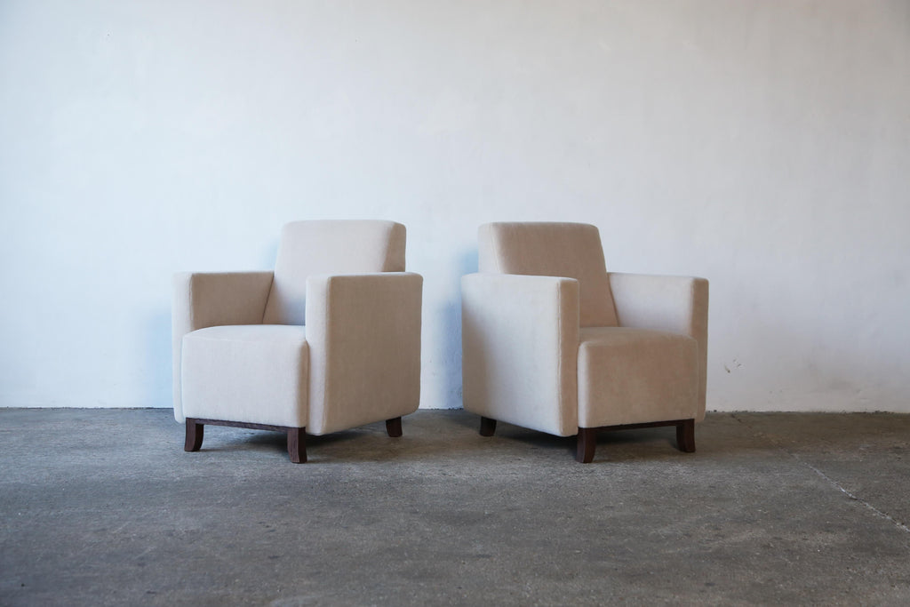 https://a.1stdibscdn.com/pair-of-square-armed-club-lounge-chairs-upholstered-in-pure-alpaca-for-sale-picture-4/f_22593/f_378806021704913589880/Ivory_Tall_Square_Pair_M_1_23_4_master.jpg