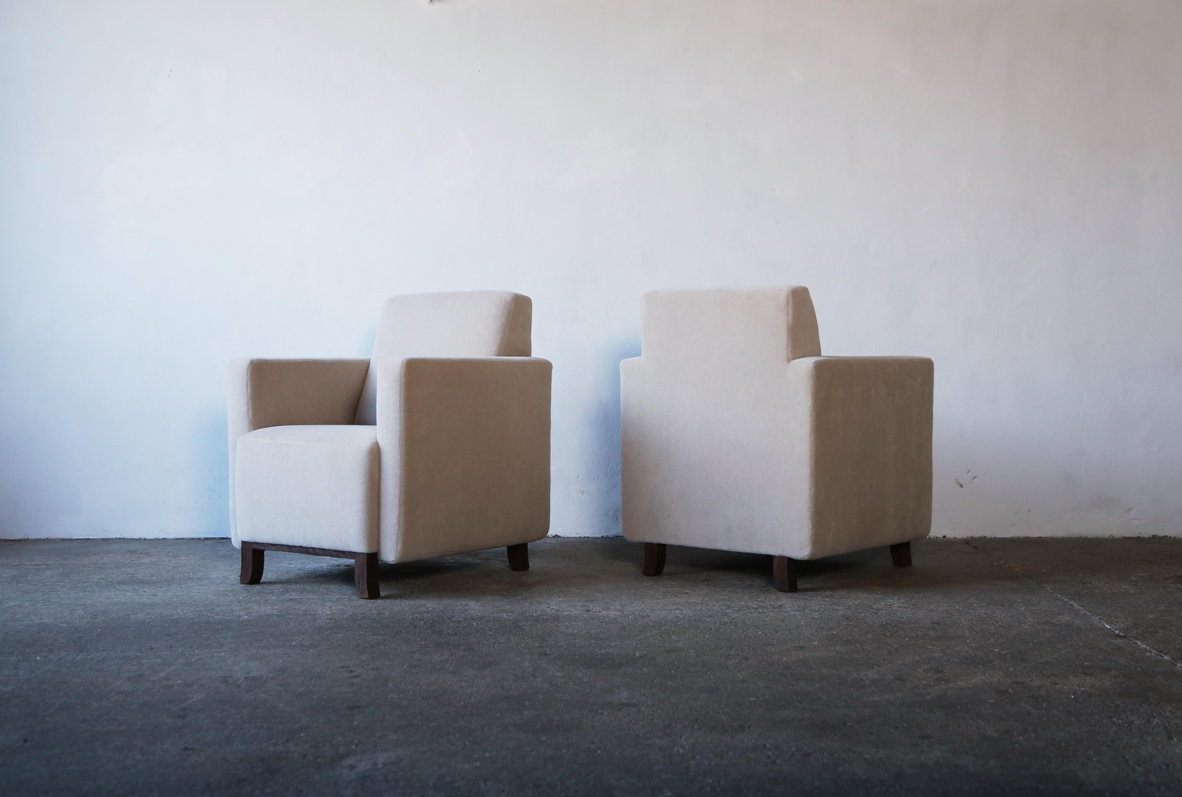 https://a.1stdibscdn.com/pair-of-square-armed-club-lounge-chairs-upholstered-in-pure-alpaca-for-sale-picture-5/f_22593/f_378806021704913617253/Ivory_Tall_Square_Pair_M_1_23_5_master.jpg