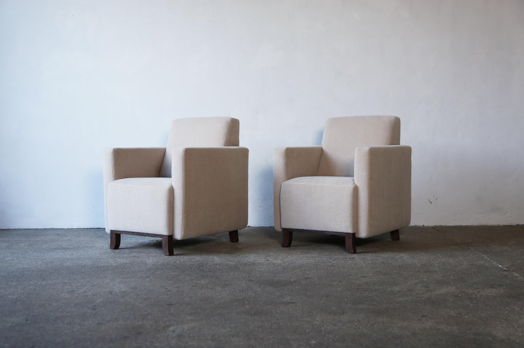 https://a.1stdibscdn.com/pair-of-square-armed-club-lounge-chairs-upholstered-in-pure-alpaca-for-sale-picture-7/f_22593/f_378806021704913617008/Ivory_Tall_Square_Pair_M_1_23_7_master.jpg