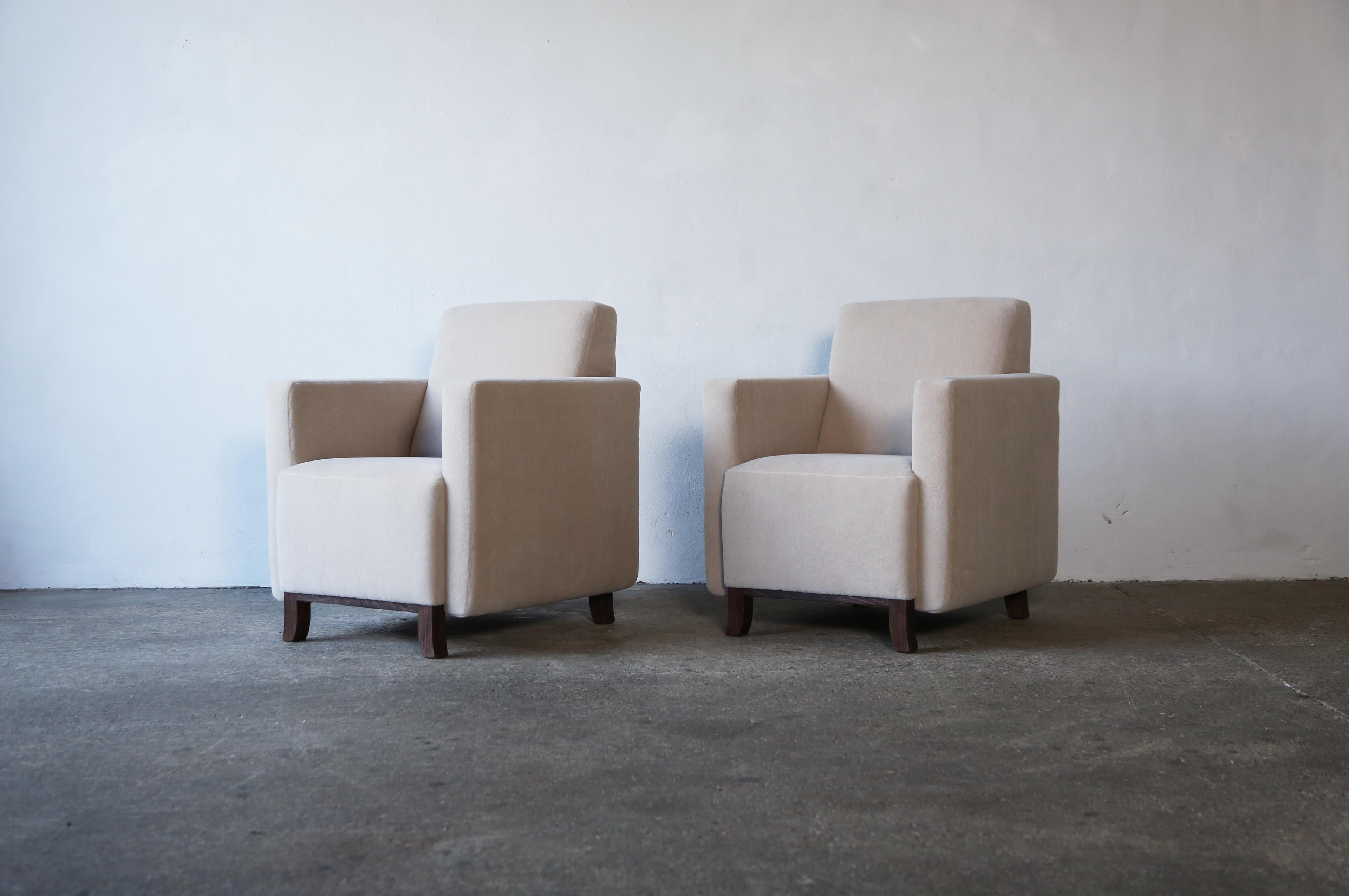 https://a.1stdibscdn.com/pair-of-square-armed-club-lounge-chairs-upholstered-in-pure-alpaca-for-sale-picture-7/f_22593/f_378806021704913617008/Ivory_Tall_Square_Pair_M_1_23_7_master.jpg