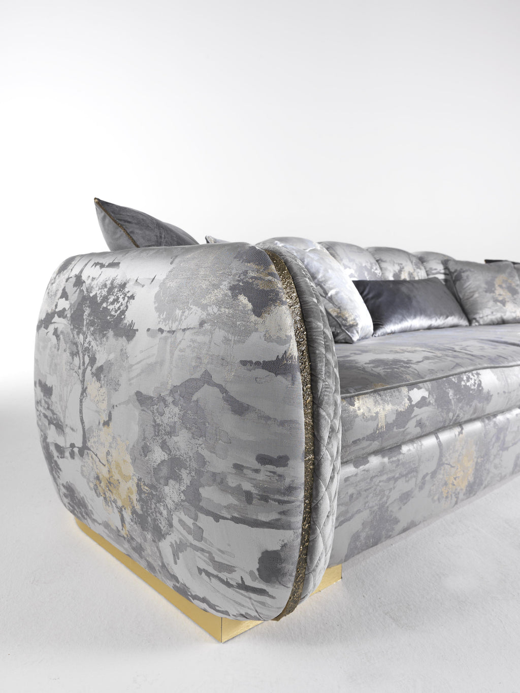https://a.1stdibscdn.com/jumbo-collection-arke-3-seater-sofa-in-wood-and-fabric-for-sale-picture-5/12330573/f_190660321589435649203/JC_ARKE_sofa_06_master.jpg