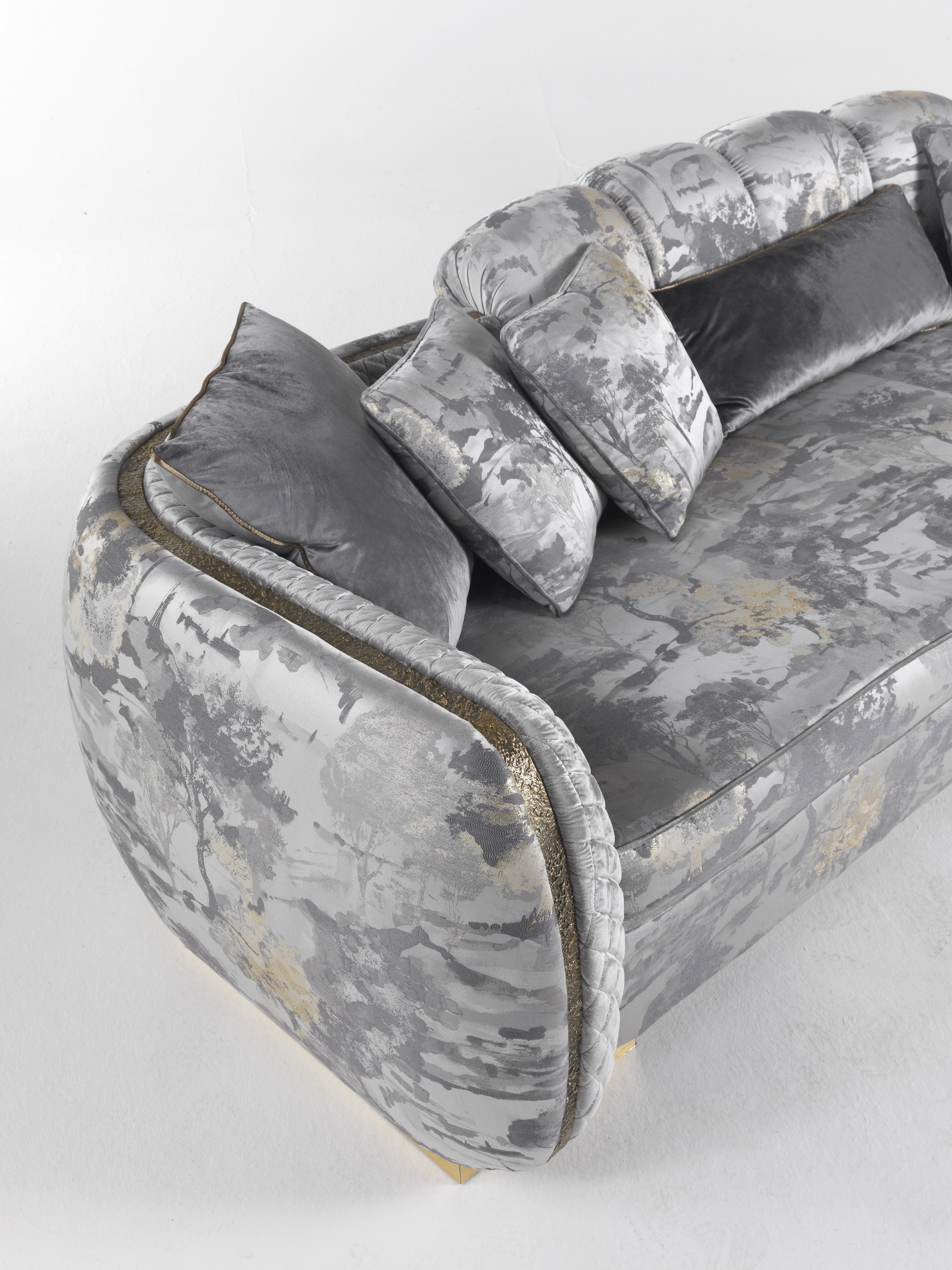 https://a.1stdibscdn.com/jumbo-collection-arke-3-seater-sofa-in-wood-and-fabric-for-sale-picture-7/12330573/f_190660321589435652881/JC_ARKE_sofa_07_master.jpg
