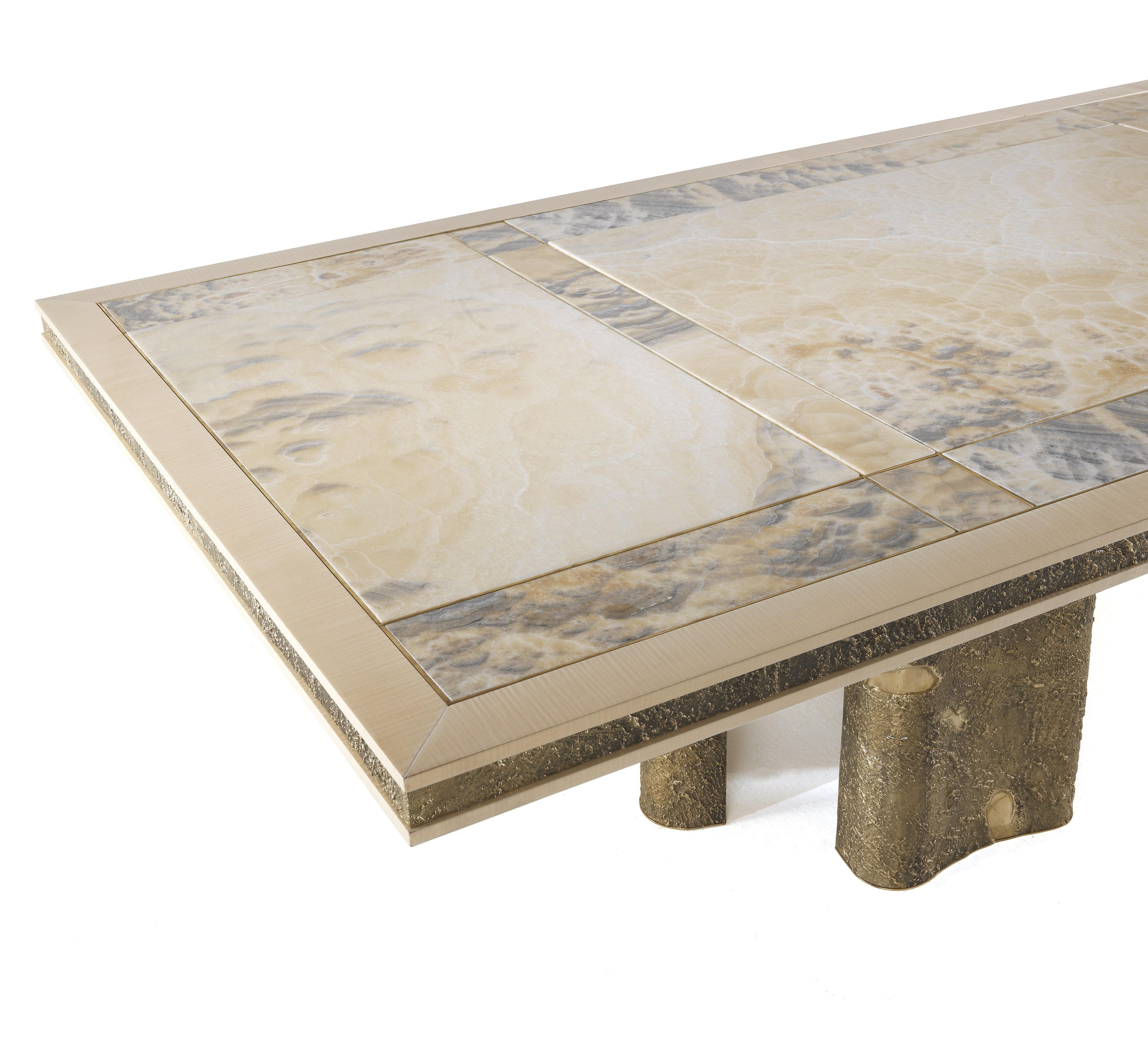 https://a.1stdibscdn.com/jumbo-collection-shinto-dining-table-in-brass-with-wood-and-onyx-top-for-sale-picture-4/12330573/f_190674621589445226296/JC_SCIVOLI_4022a_master.jpg