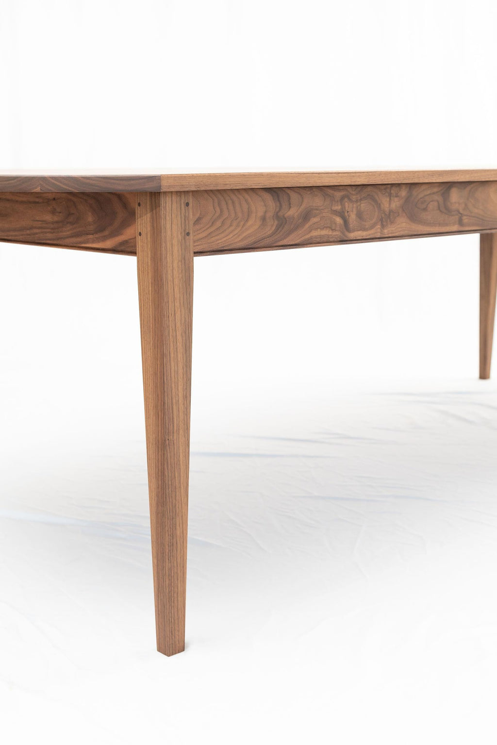https://a.1stdibscdn.com/adair-table-refined-english-rustic-dining-table-in-walnut-for-sale-picture-5/f_53722/f_274421421645198429796/JFD03777_master.jpg