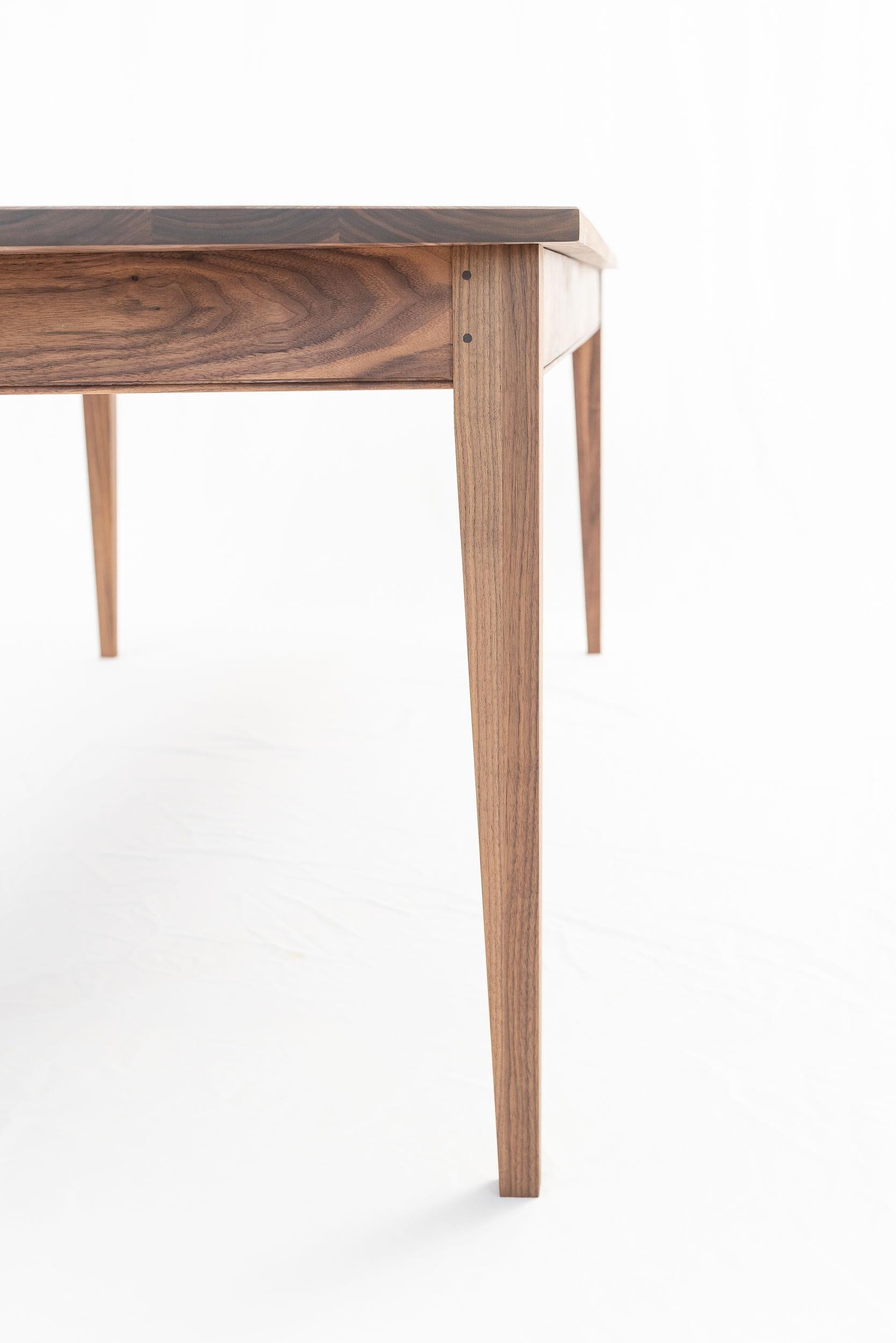 https://a.1stdibscdn.com/adair-table-refined-english-rustic-dining-table-in-walnut-for-sale-picture-7/f_53722/f_274421421645198429940/JFD03786_Edit_master.jpg