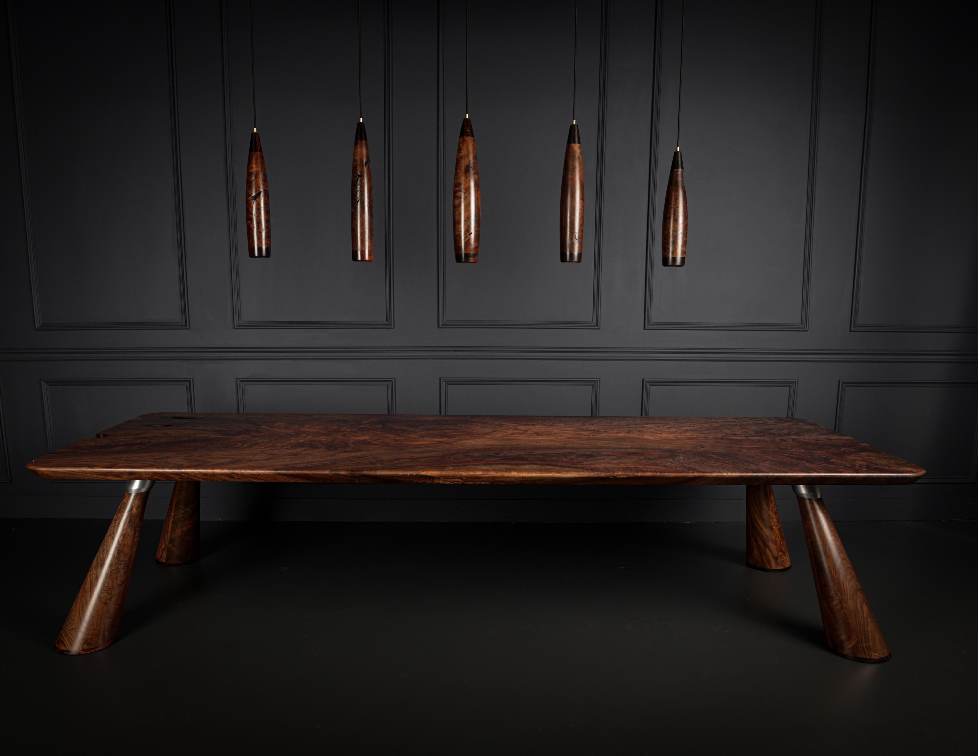 https://a.1stdibscdn.com/bastogne-walnut-single-slab-fijn-dining-table-in-stock-for-sale-picture-4/f_51472/f_262199321642025198903/JJ8A1098_master.jpg