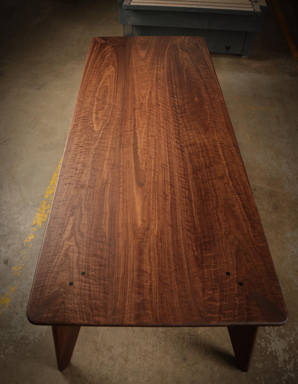 https://a.1stdibscdn.com/voeg-dining-table-figured-black-walnut-ready-to-ship-for-sale-picture-7/f_51472/f_270383321642976532803/JJ8A1674_master.jpg
