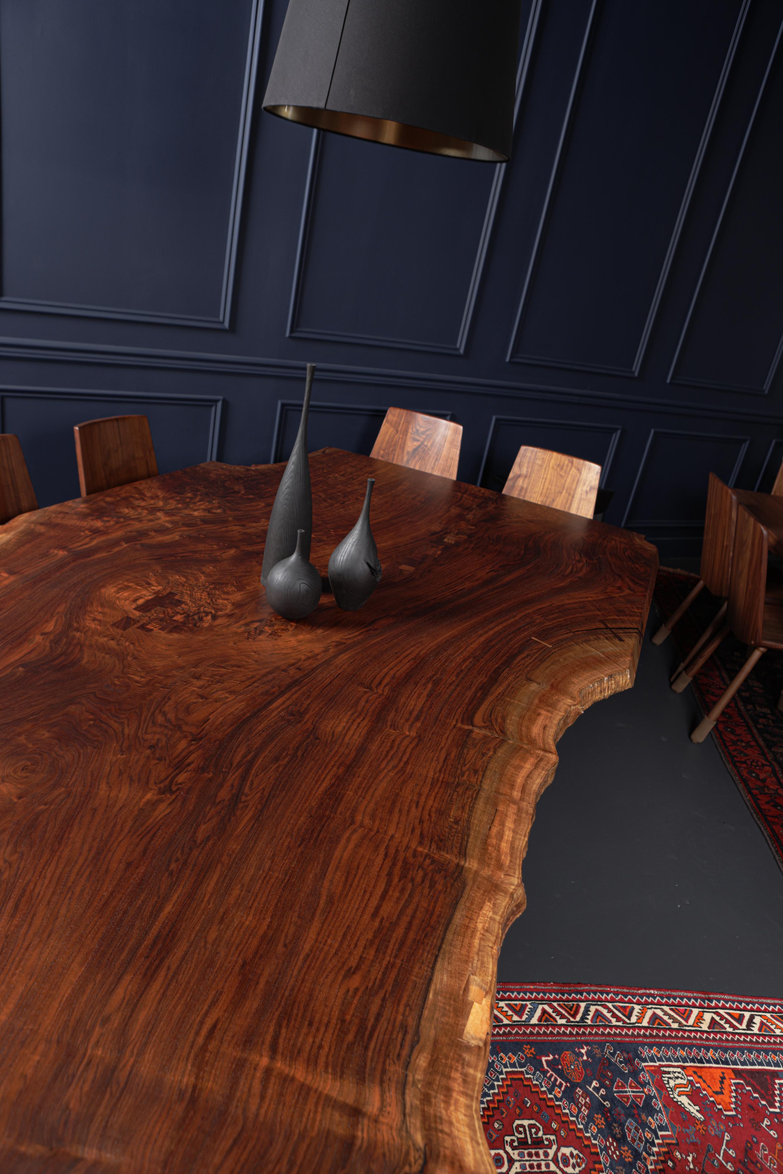 https://a.1stdibscdn.com/claro-walnut-single-slab-live-edge-dining-table-in-stock-for-sale-picture-3/f_51472/f_173839521645478779966/JJ8A3862_2_master.jpg