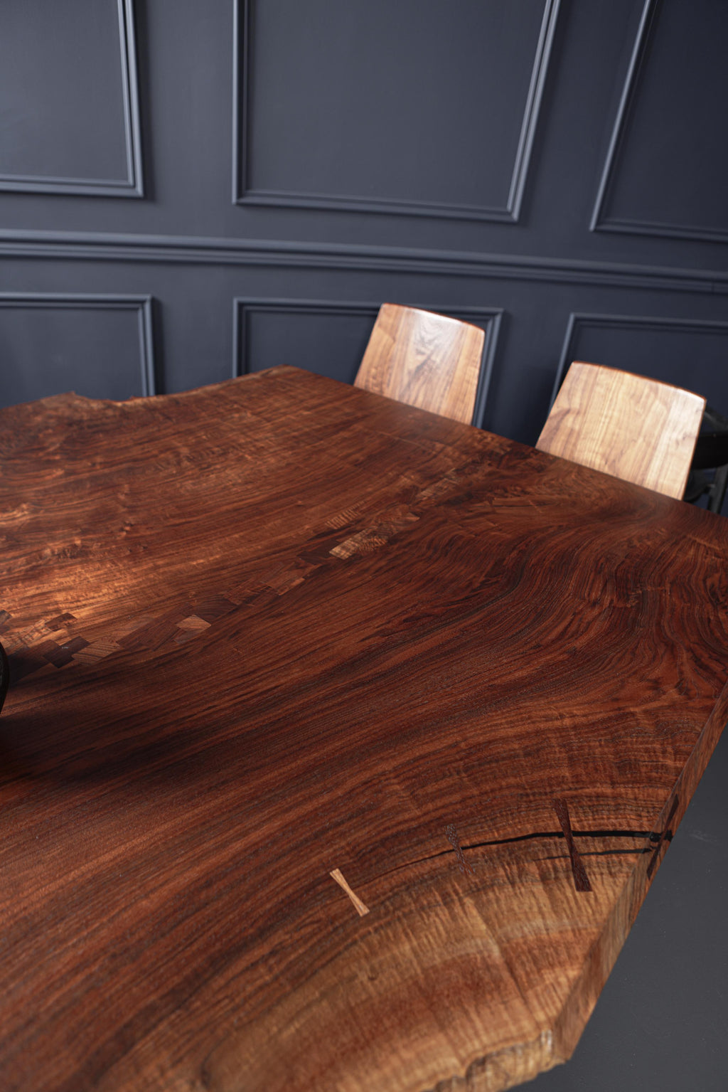 https://a.1stdibscdn.com/claro-walnut-single-slab-live-edge-dining-table-in-stock-for-sale-picture-9/f_51472/f_173839521645478788473/JJ8A3870_master.jpg